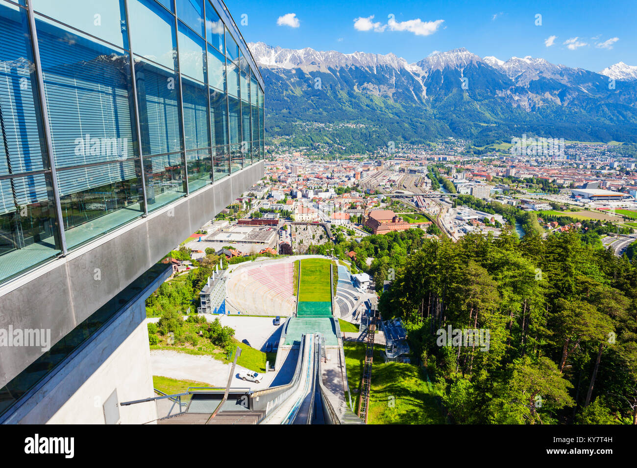 INNSBRUCK, Austria - 22 Maggio 2017: Il Bergisel Sprungschanze Stadion è una ski jumping hill Stadium si trova in Bergisel a Innsbruck in Austria Foto Stock