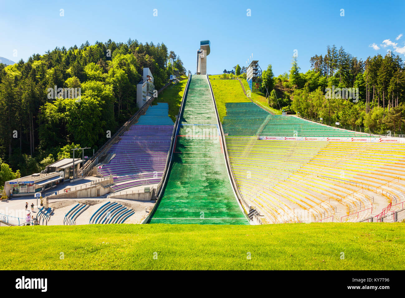 INNSBRUCK, Austria - 22 Maggio 2017: Il Bergisel Sprungschanze Stadion è una ski jumping hill Stadium si trova in Bergisel a Innsbruck in Austria Foto Stock