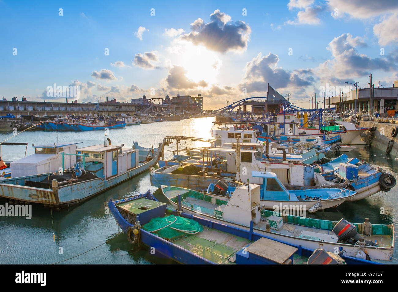 Yongan porto di pesca a Taoyuan dal tramonto Foto Stock