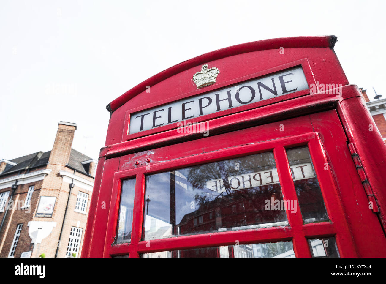 London, Regno Unito - 30 Ottobre 2017: K6, il più comune telefono rosso box modello, fotografato in London City Foto Stock
