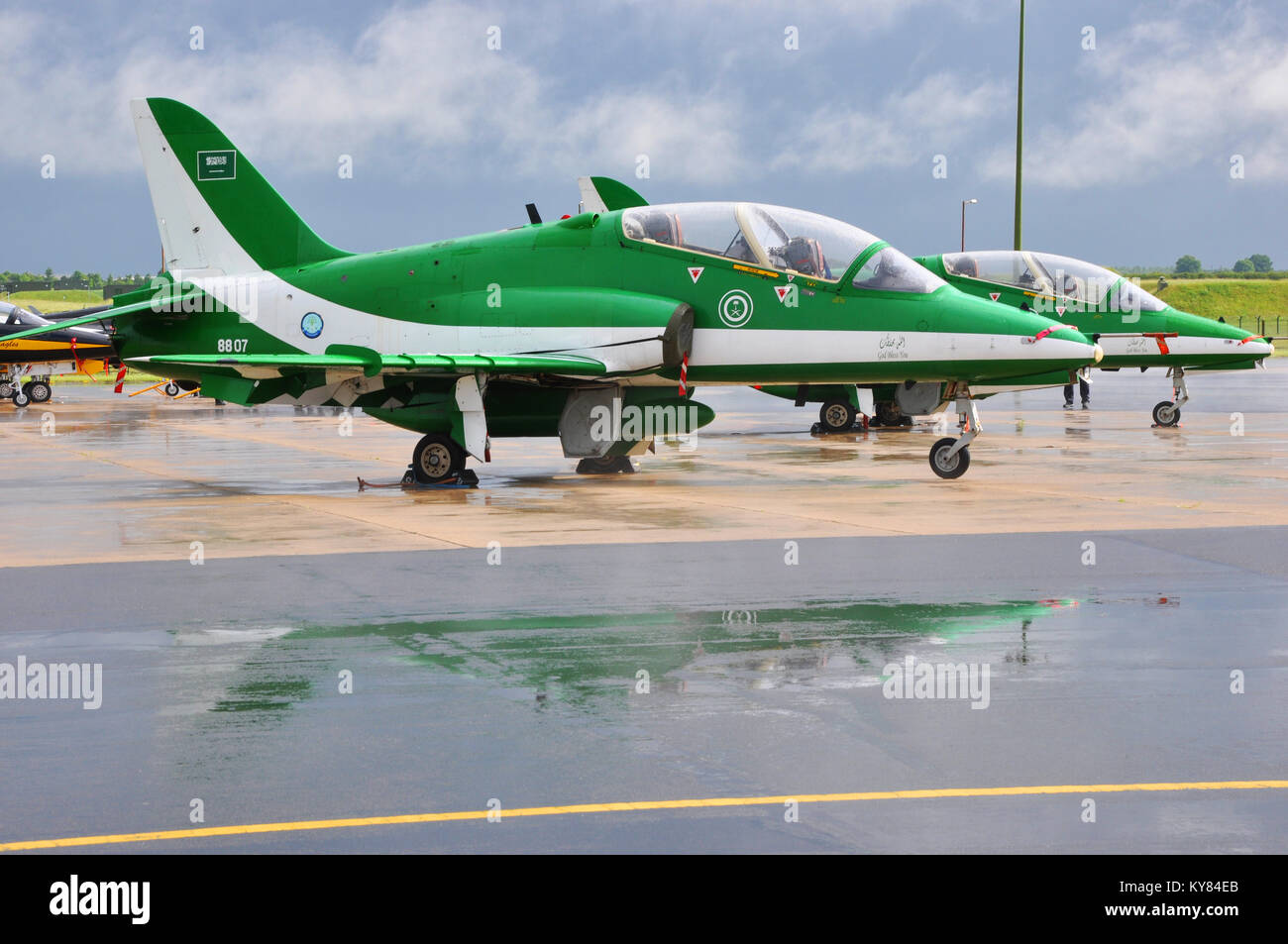La Saudi i falchi sono un BAE Hawk aereo jet dotato Royal Saudi Air Force aerobatic team. Visitare il Regno Unito. Visualizzazione aria team. Team Airshow Foto Stock