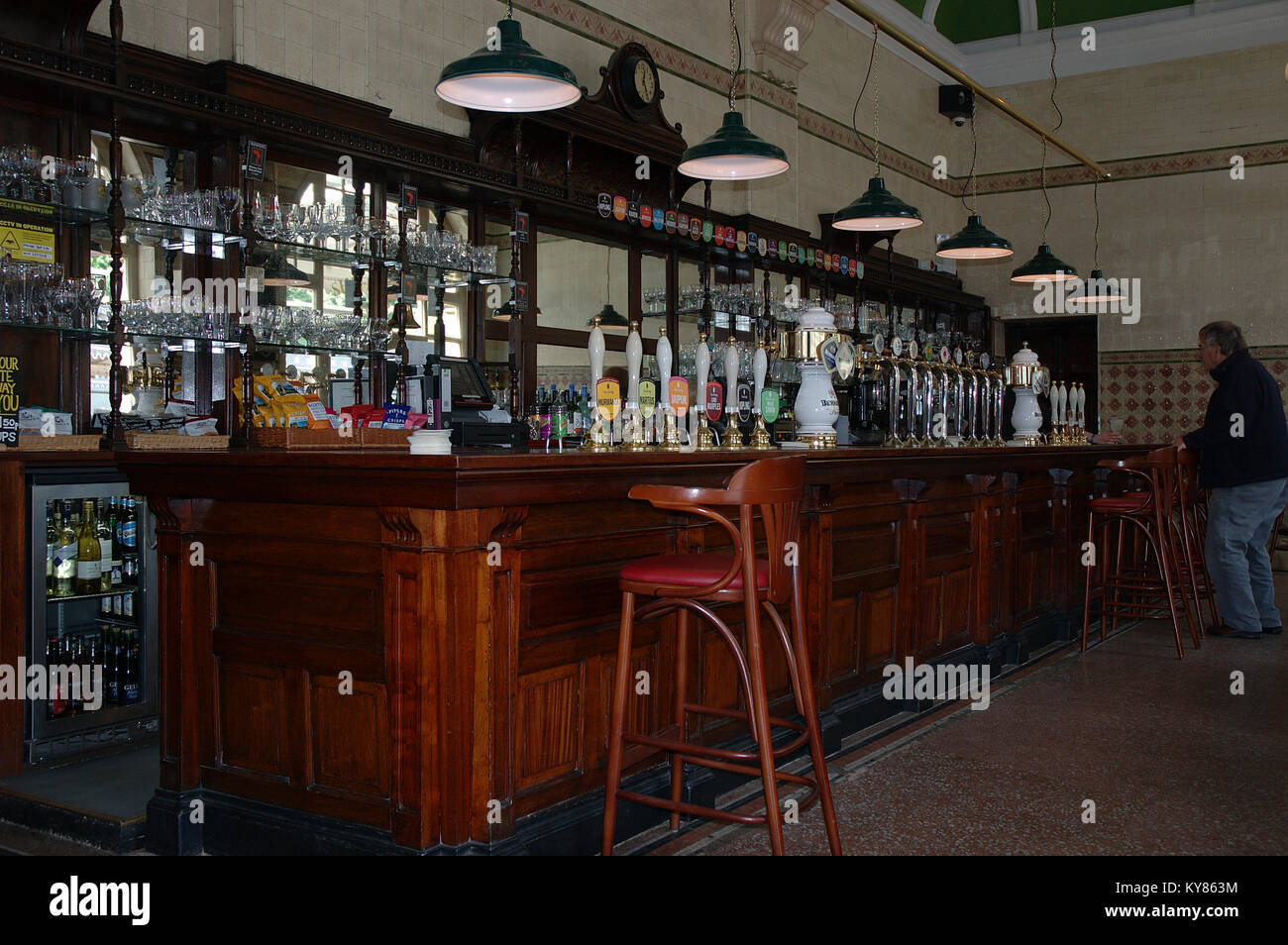 Sheffield toccare Bar, Midland Station, Sheffield South Yorkshire, Regno Unito, Europa. Il bar è formato da ex Edwardian ristoro . Foto Stock