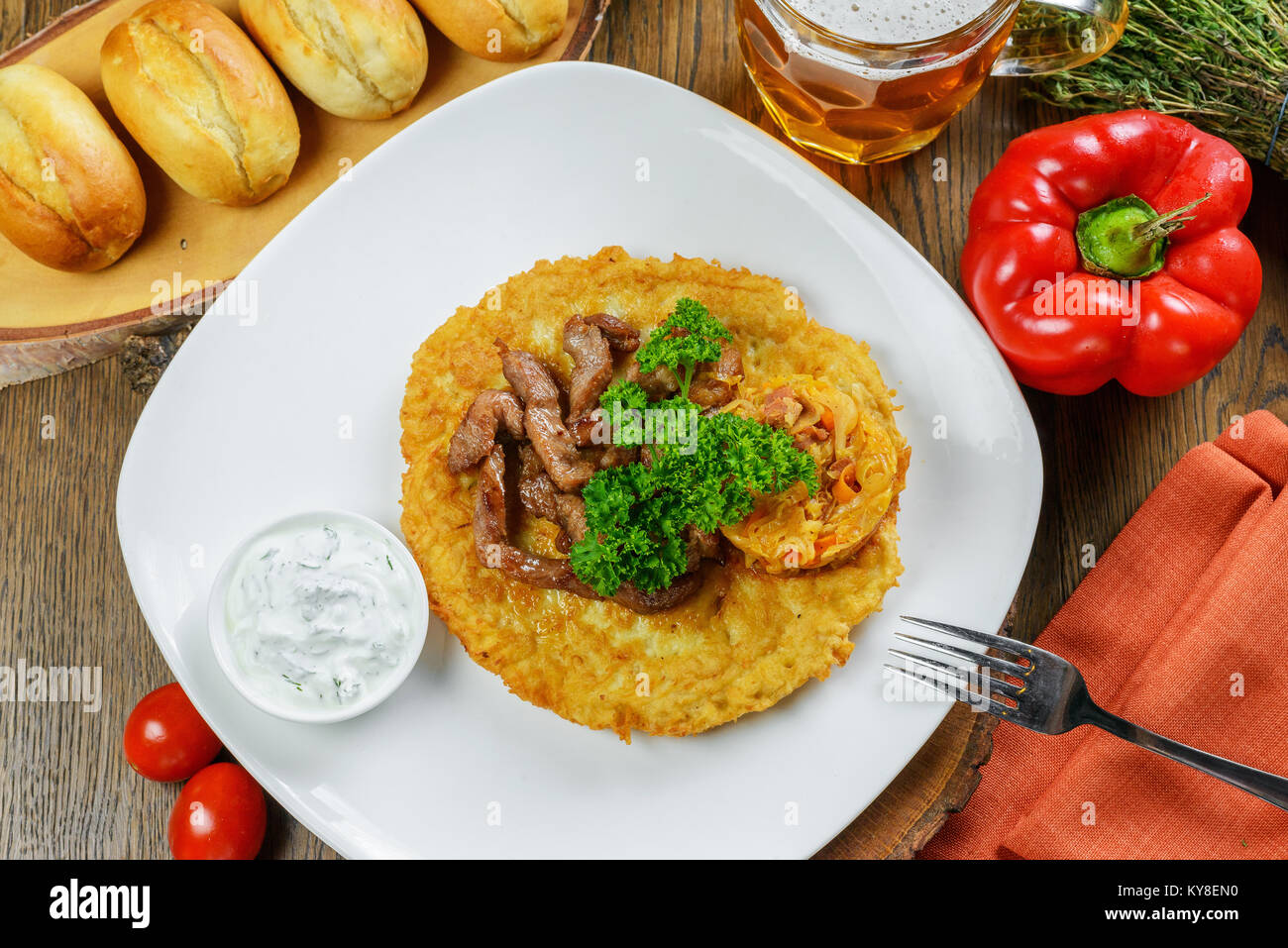 Carne arrosto con crauti Foto Stock