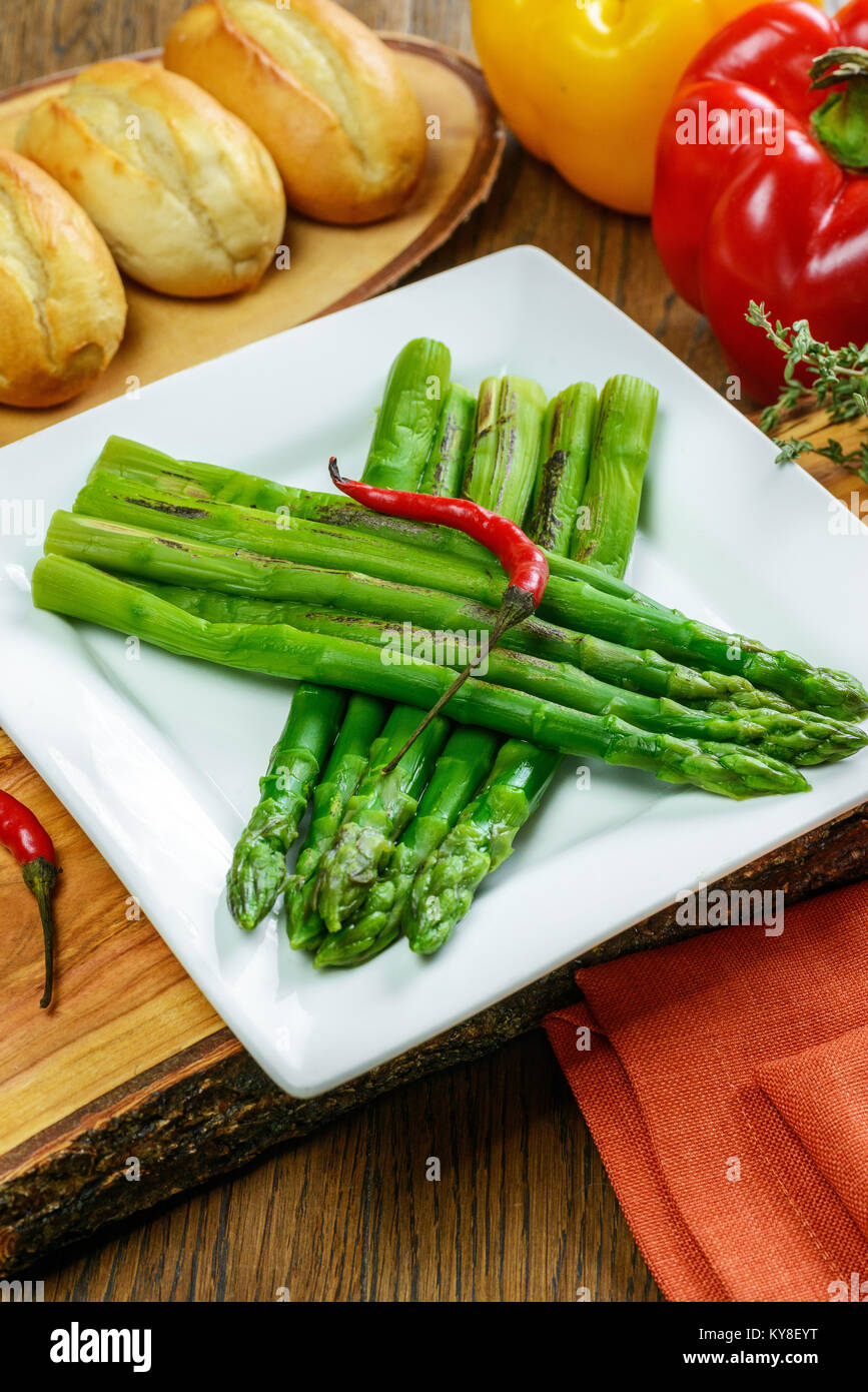 Brasato di asparagi piccanti Foto Stock