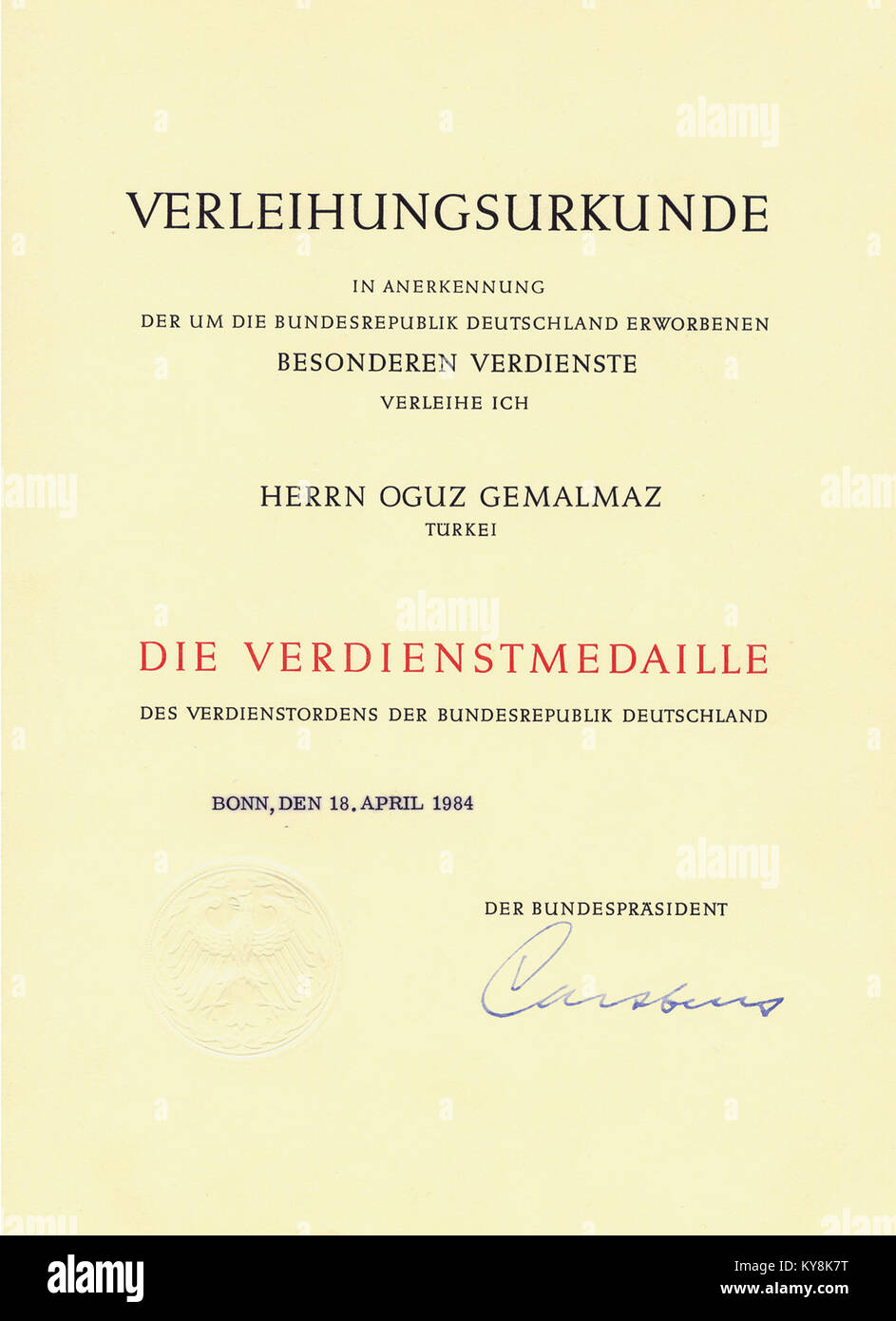 Oğuz Madalya 003 è una medaglia associata al popolo Oğuz, che rappresenta le conquiste storiche turche o commemora eventi storici significativi. Foto Stock