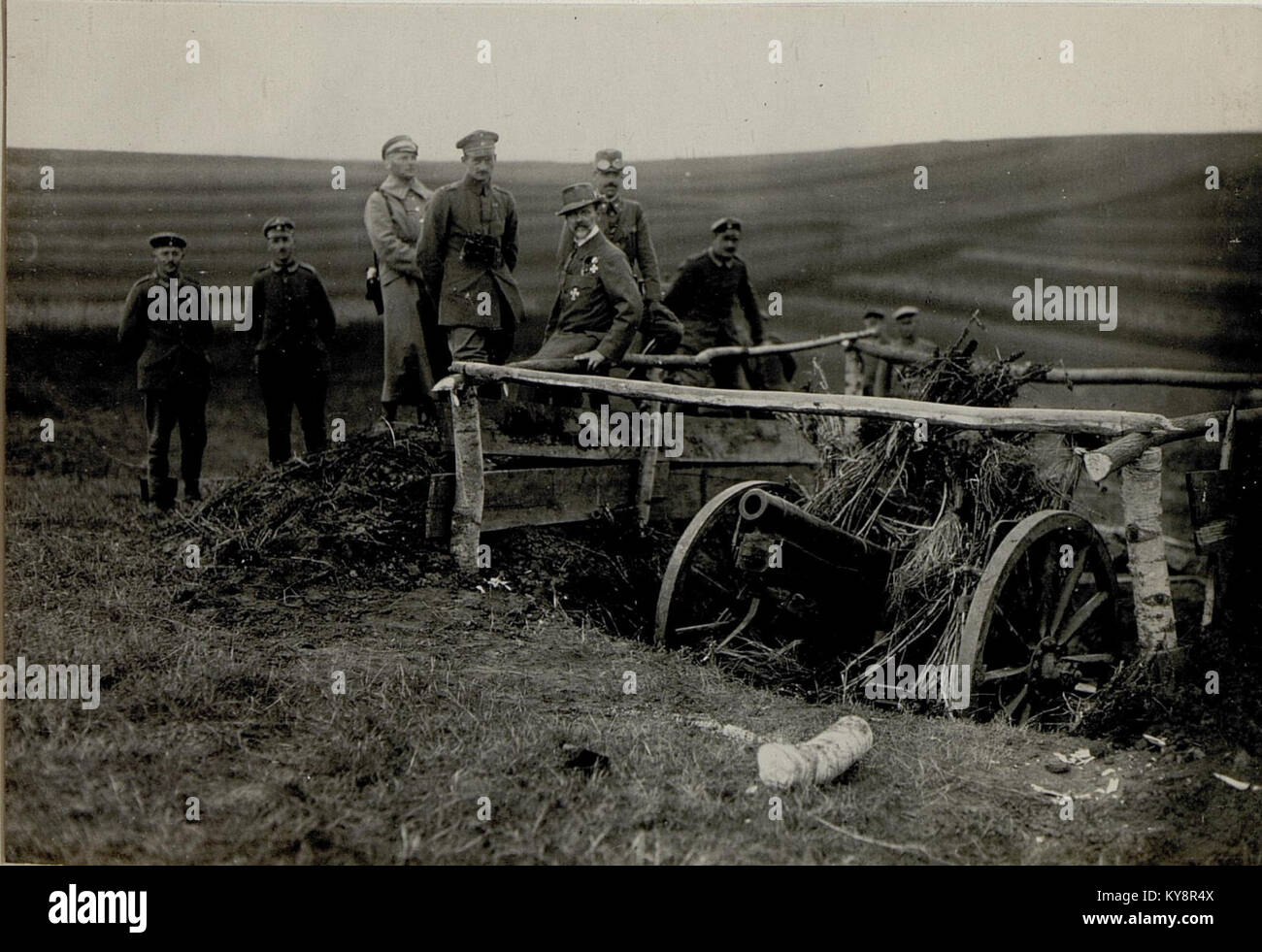Fotografia di un piazzamento di cannoni mimetici della 5th G.F.A. Brigade, scattata il 29 settembre 1916, che mostra il posizionamento dell'artiglieria e le strutture militari. Foto Stock