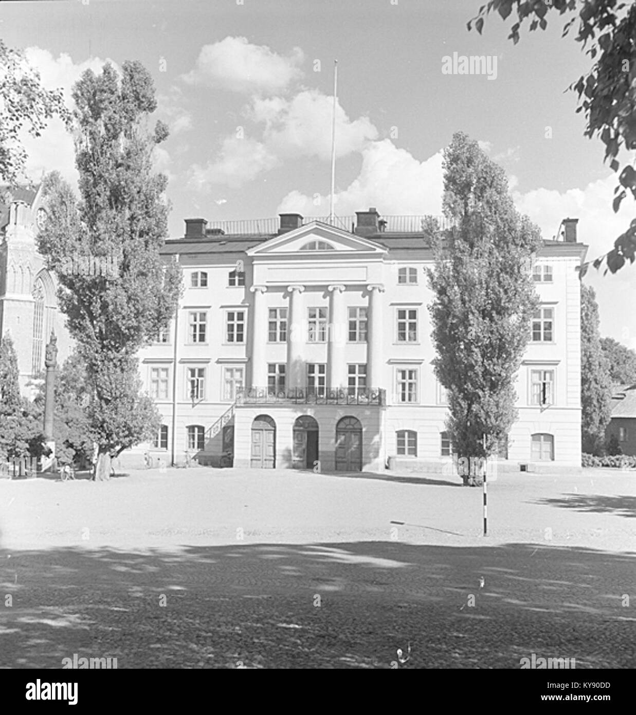 Il Dekanhuset di Uppsala, Svezia, è un edificio storico significativo per il suo stile architettonico e il suo ruolo nell'ambiente accademico ed educativo della città. Foto Stock
