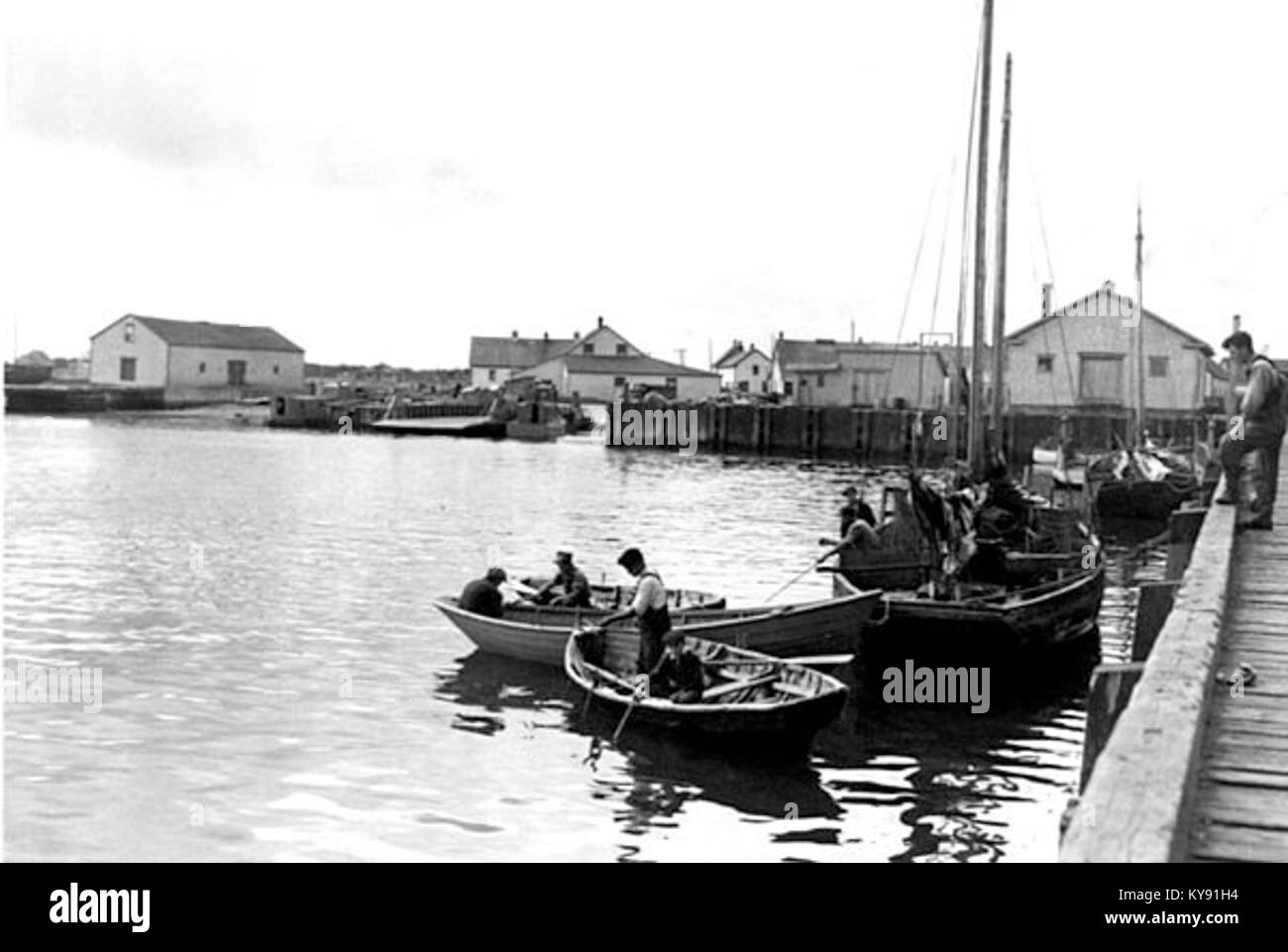 Fotografia in bianco e nero del porto peschereccio di Shippagan, New Brunswick, nel 1944, raffigurante il porto e i pescherecci. Foto Stock