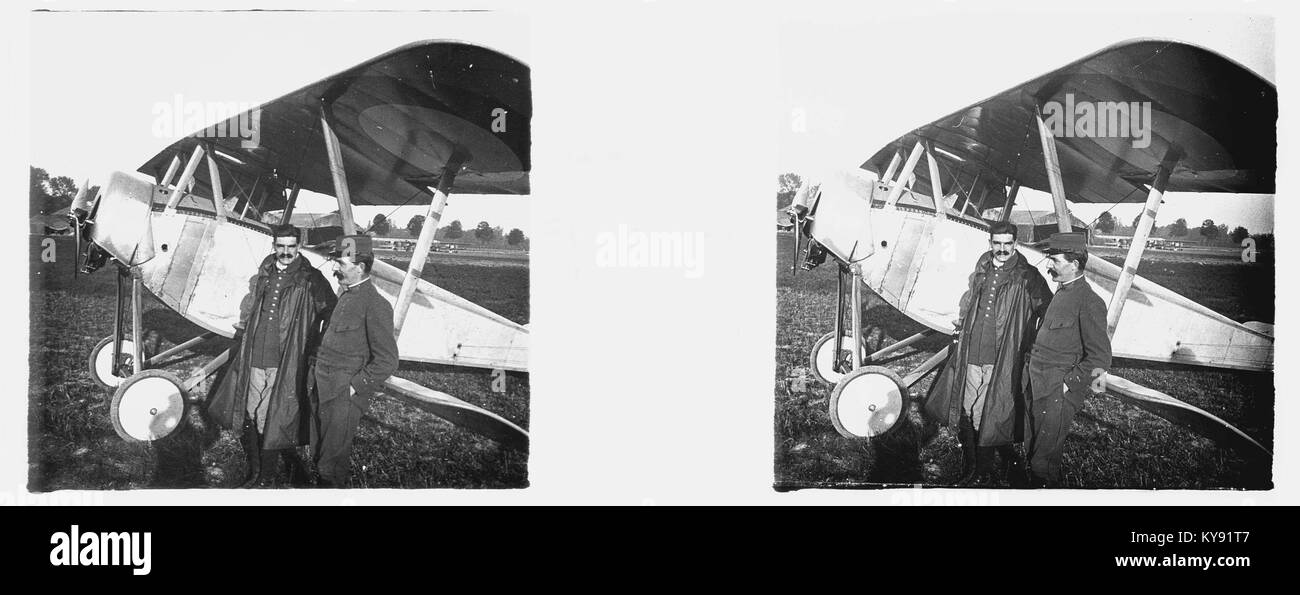 Somme-Vesle. Escadrille N23. MM. M. Colombe et J. Colombe. Nieuport biplanare - Fonds Berthelé - 49FI898 Foto Stock