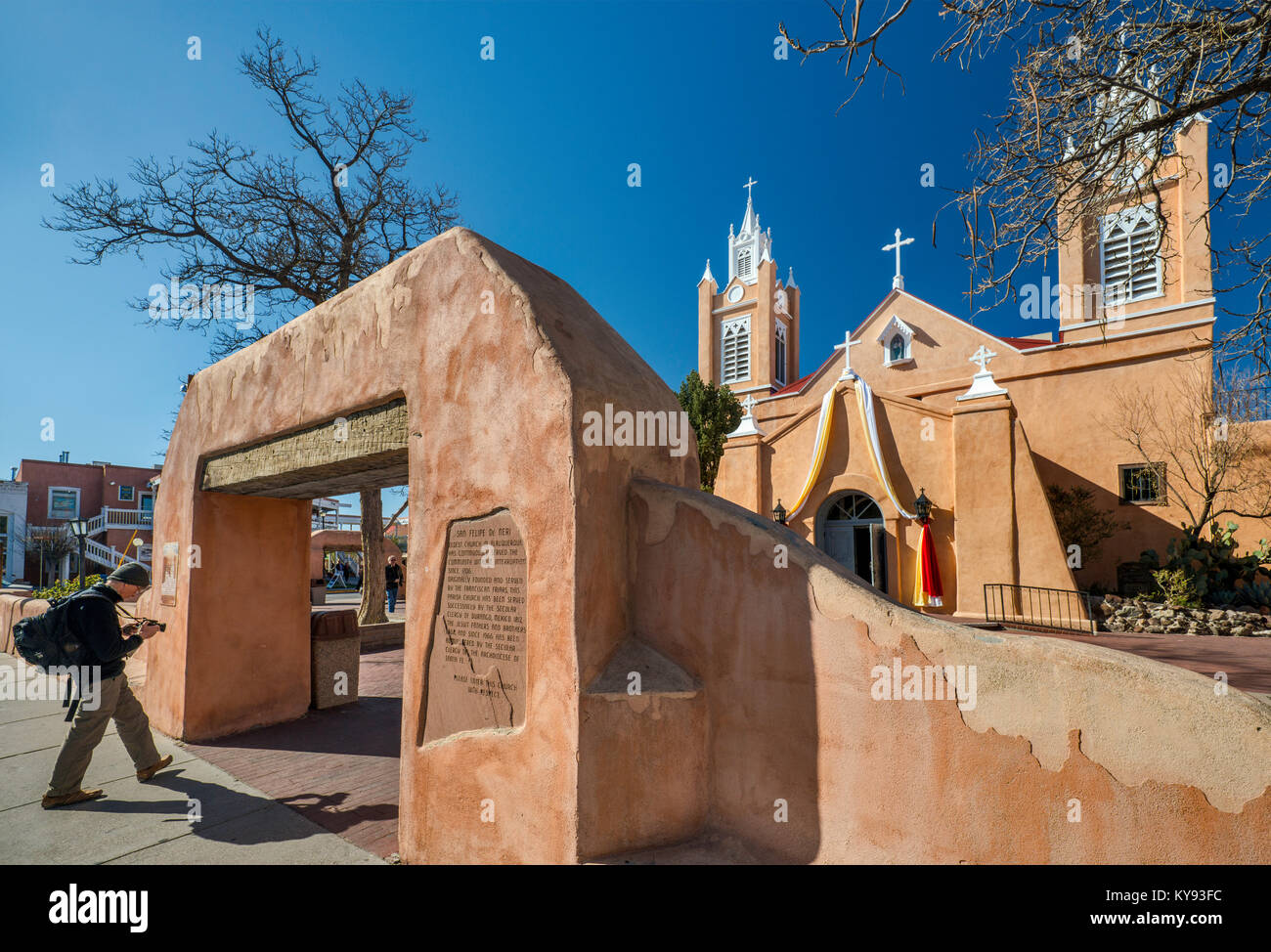 Adobe porta a San Felipe de Neri Chiesa, Old Town Plaza di Albuquerque, Nuovo Messico, STATI UNITI D'AMERICA Foto Stock