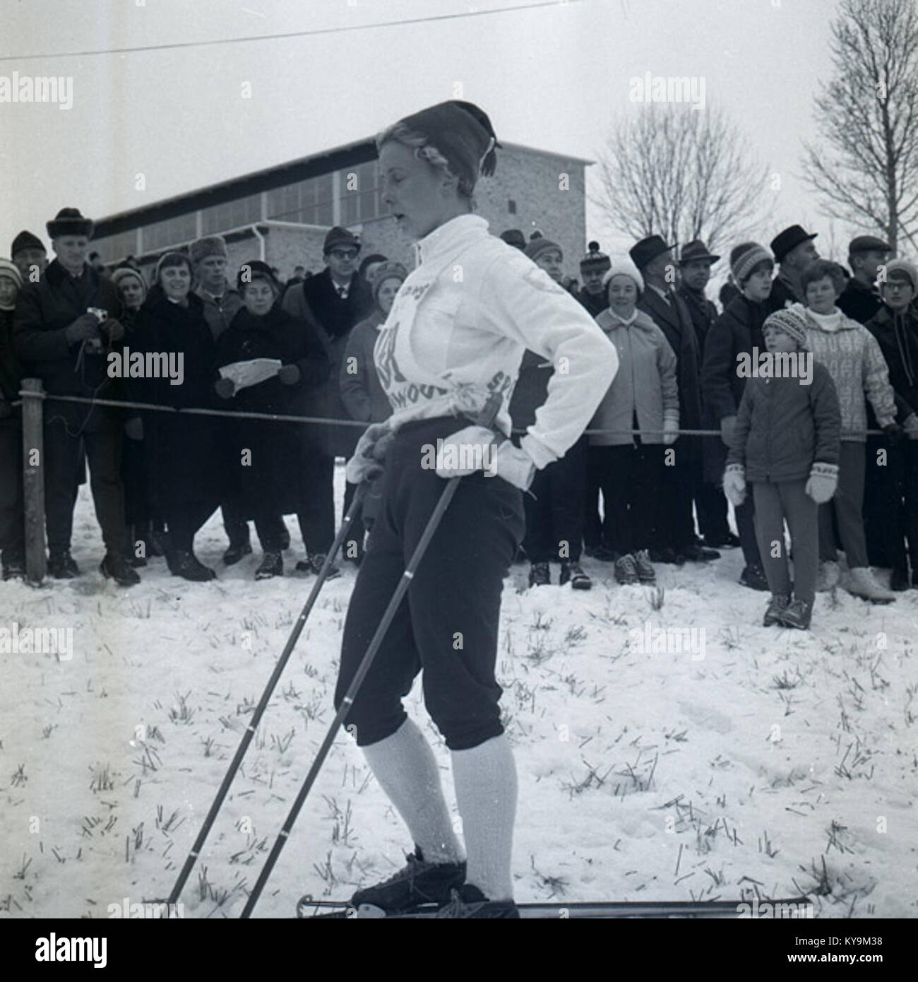 Toini Gustafsson presso il locale gara di sci 1960 002 Foto Stock