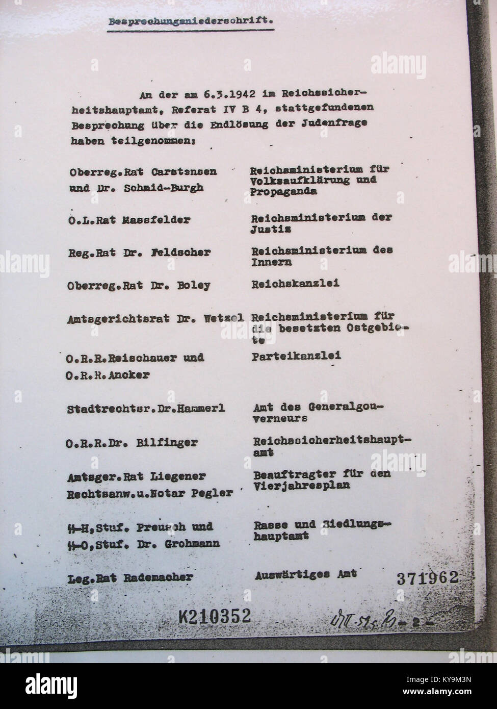 Il documento del 6 marzo 1942 proviene dall'RSHA (Reich Security Main Office) nella Germania nazista, che riflette i registri amministrativi e il contesto storico. Foto Stock