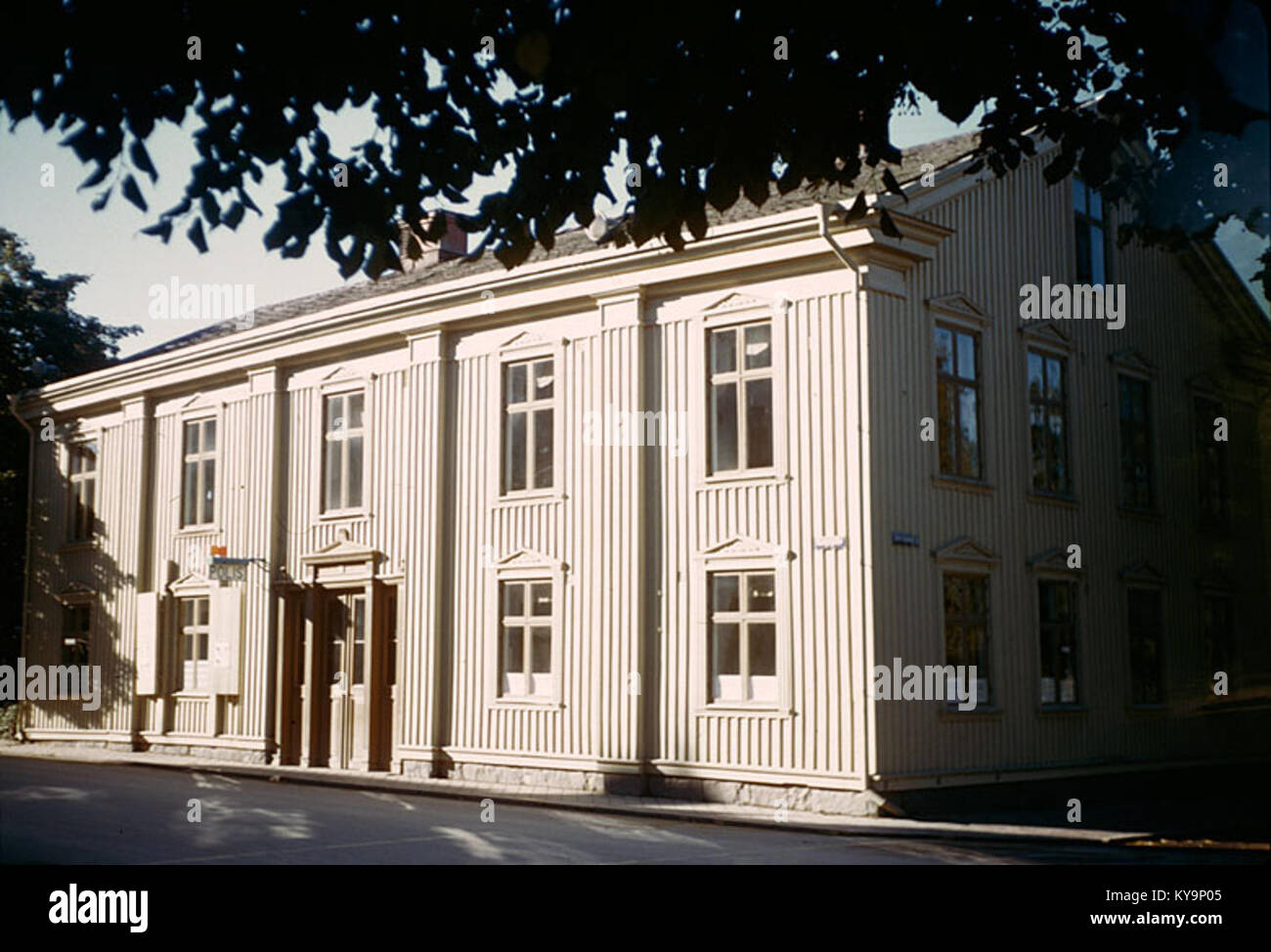 Fotografia di Vänersborg, Svezia, che mostra il layout urbano, gli edifici storici, le strade, e il paesaggio urbano nel centro della città. Foto Stock