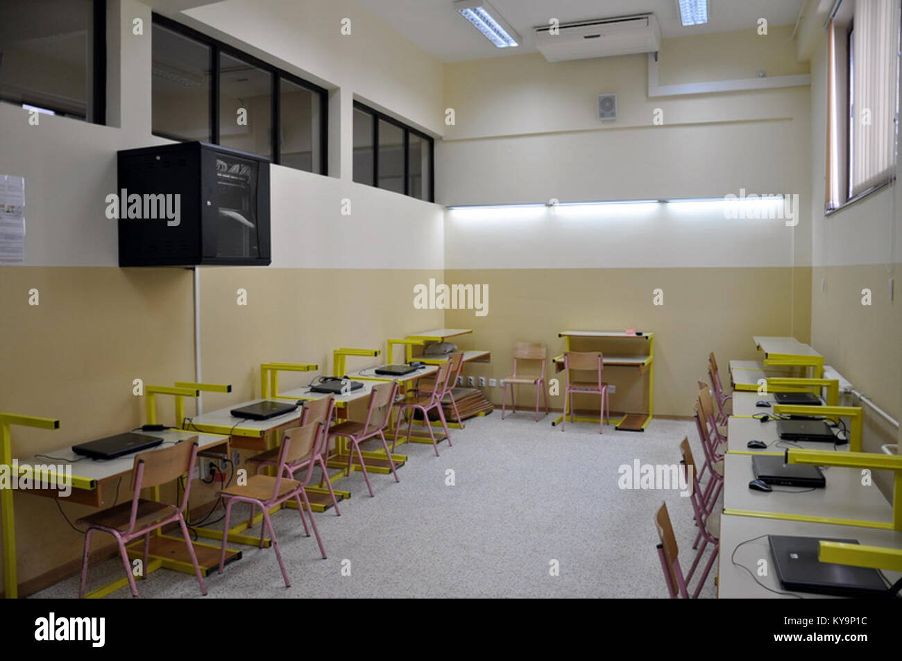 Il Mathematical Gymnasium di Belgrado, Serbia, è un istituto educativo specializzato in matematica, scienza e informatica, che fornisce laboratori avanzati e programmi accademici. Foto Stock