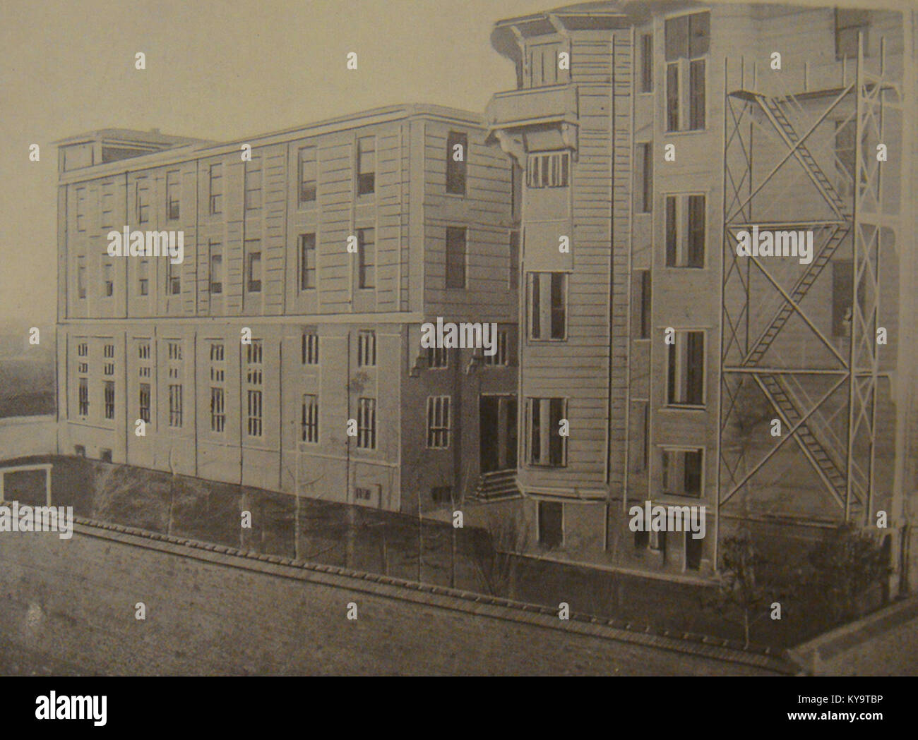 La English School di Nişantaşı, Istanbul, è un'istituzione educativa storica, che illustra edifici accademici, attività studentesche e scambi culturali in Turchia. Foto Stock