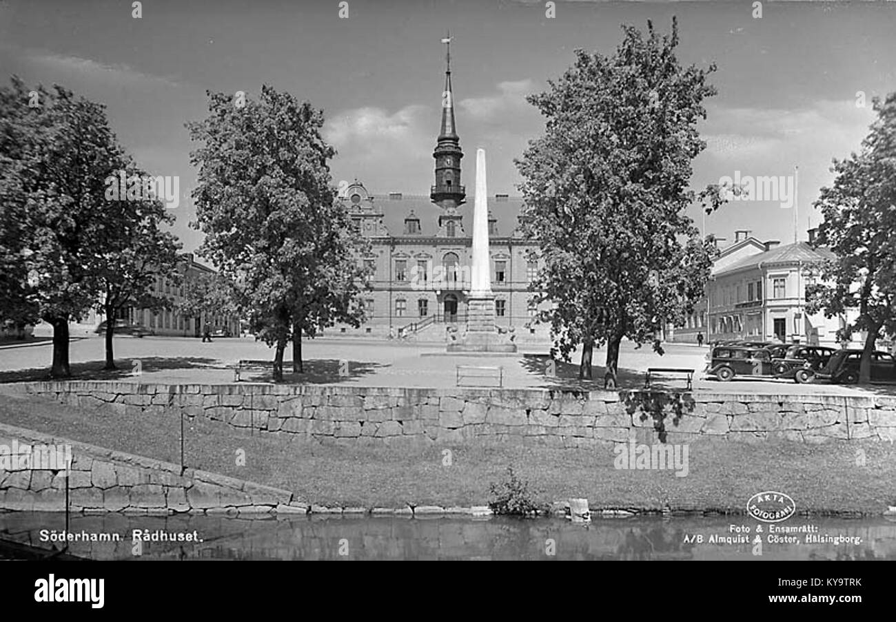 Questa fotografia raffigura Söderhamn, Svezia, che mostra strade urbane, edifici locali e la struttura architettonica della città come parte della documentazione KMB. Foto Stock
