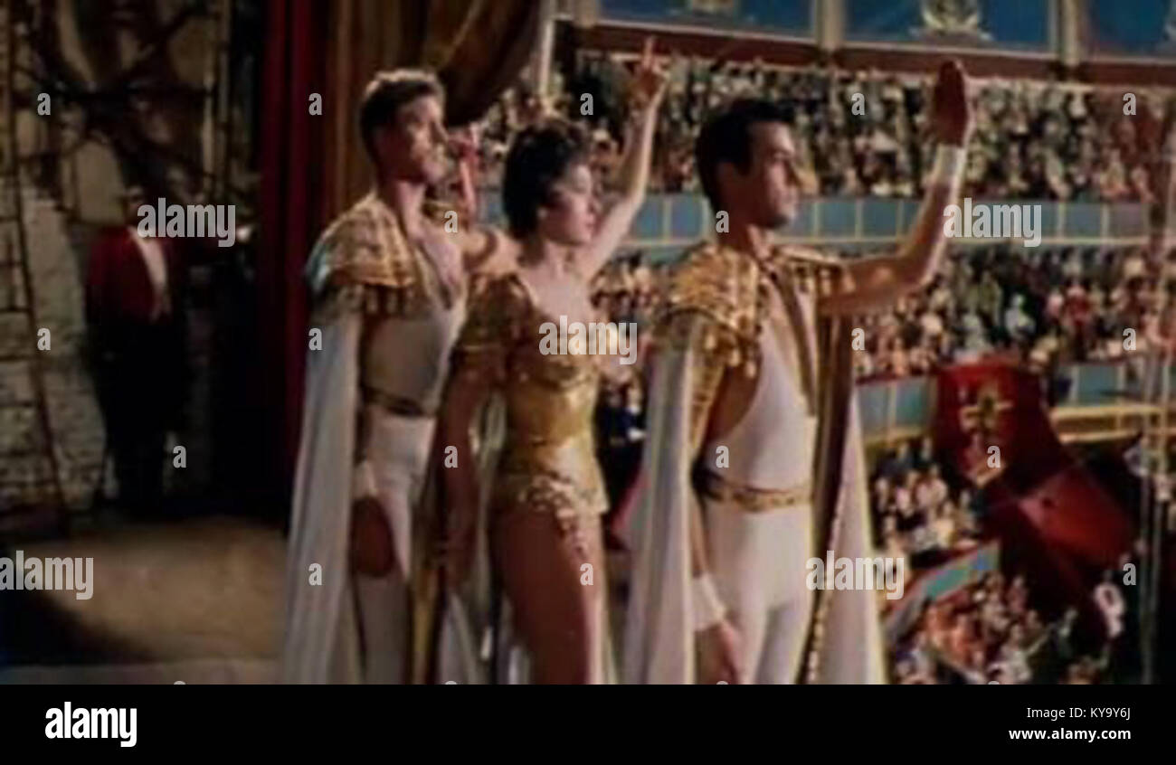 Un trailer del 1956 per il film Trapeze, diretto da Carol Reed, che mette in evidenza la vita del circo, le acrobazie aeree e il dramma emotivo. Il film è interpretato da Burt Lancaster, Tony Curtis e Gina Lollobrigida, che rappresentano il classico cinema della metà del secolo. Foto Stock