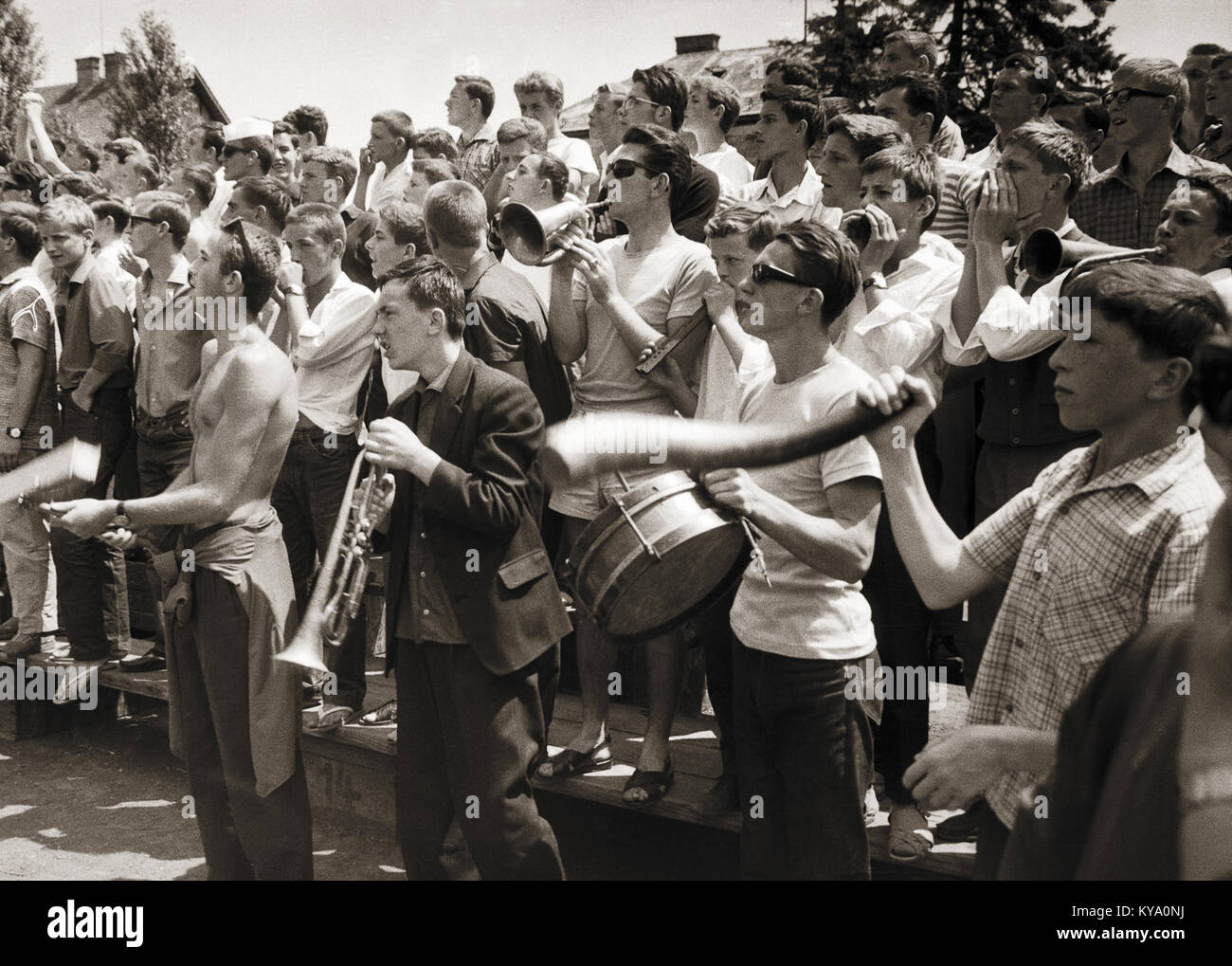 Una partita di pallamano del 1964 tra Celje e Brežice, che documenta i giocatori, la sede e l'ambiente sportivo competitivo in Slovenia. Foto Stock