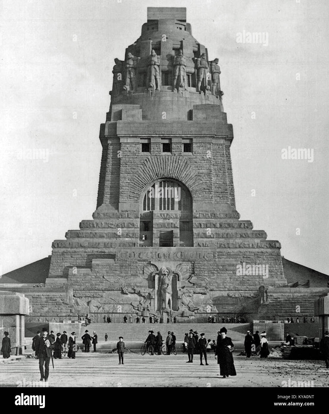 Il Völkerschlachtdenkmal di Lipsia, in Germania, è un monumento commemorativo della Battaglia delle Nazioni (1813), che rappresenta la memoria storica e il patrimonio nazionale. Foto Stock