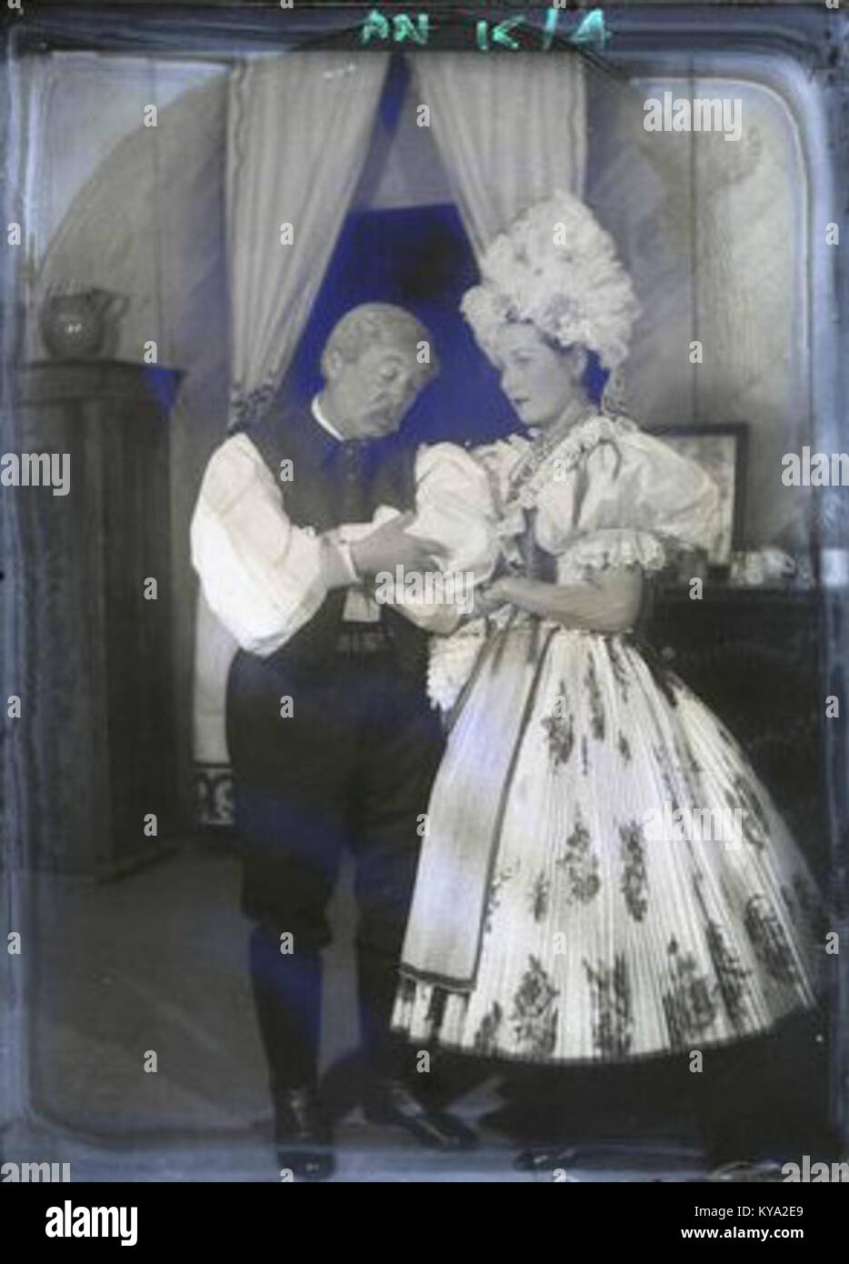 Questa immagine raffigura Somogyi Erzsi e Gyula Gózon, illustrando due figure culturali ungheresi, evidenziando il loro significato nelle arti dello spettacolo Foto Stock