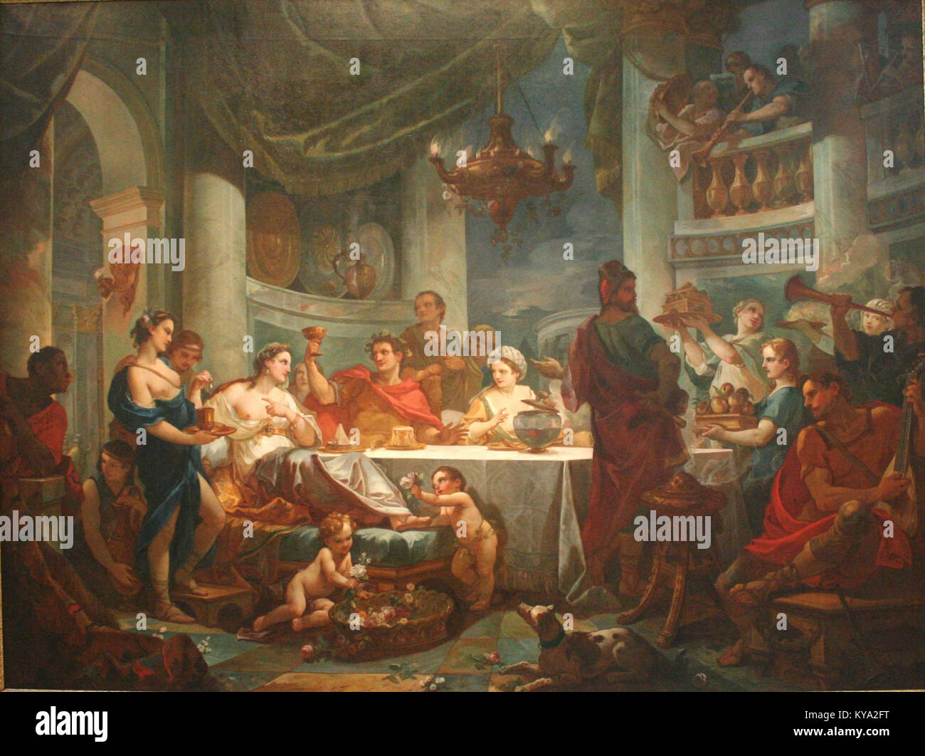 "Natoire Cléopâtre-Repas-Tarse" è un dipinto di Charles-Joseph Natoire che raffigura Cleopatra a un banchetto, mettendo in evidenza la rappresentazione artistica dei reali egiziani e lo stile pittorico storico del XVIII secolo. Foto Stock