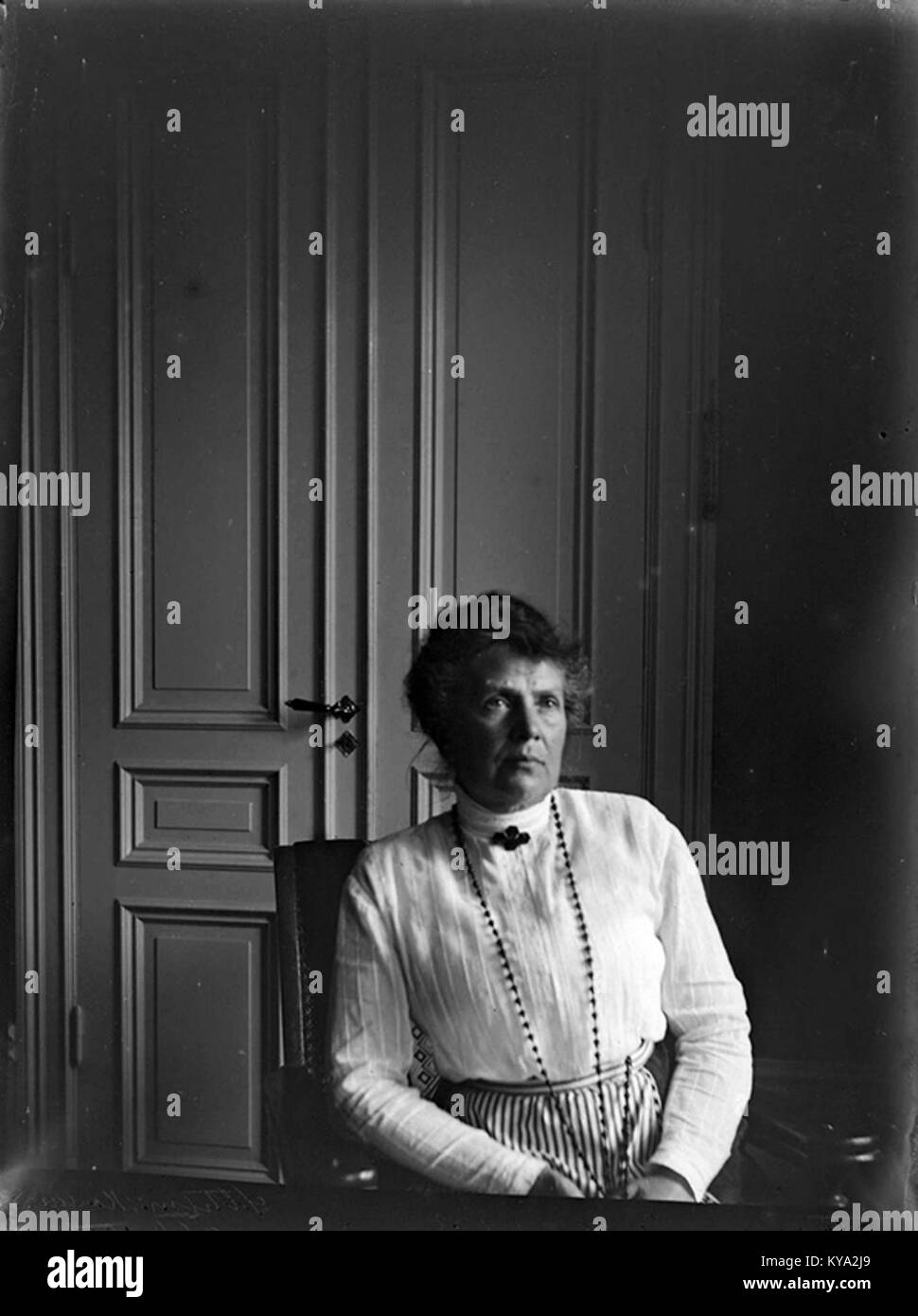 Il ritratto di Hilden Rydbeck al Nordiska Museet di Stoccolma mostra la ritrattistica svedese dei primi anni del XX secolo, evidenziando elementi facciali e abbigliamento. Foto Stock