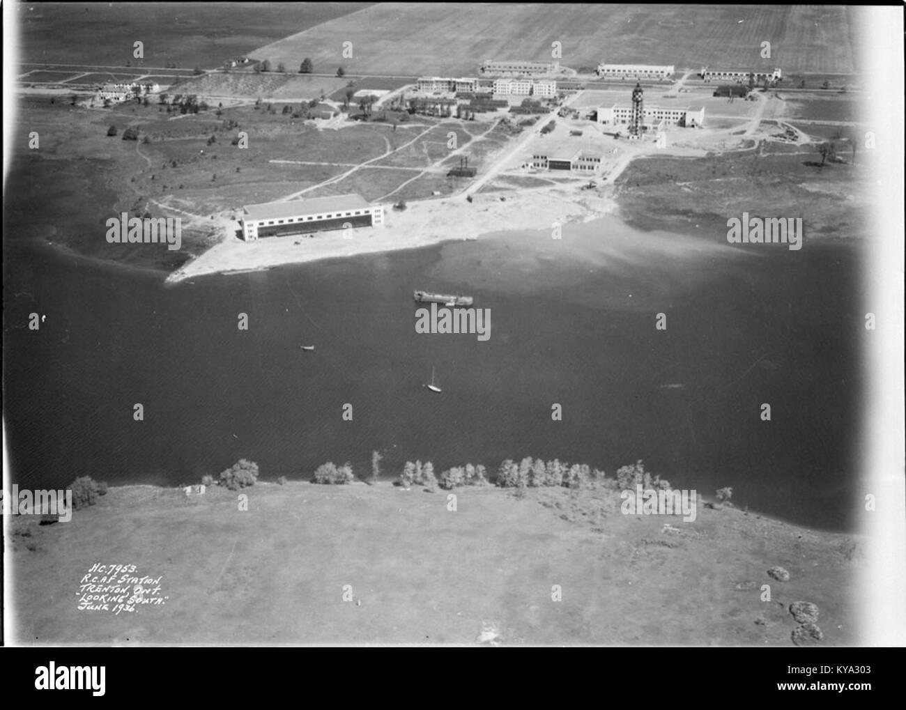 Questa fotografia del 1936 di Trenton cattura il paesaggio urbano, la vita quotidiana e l'ambiente sociale della città durante la metà degli anni '1930, documentando eventi storici e architetture. Foto Stock