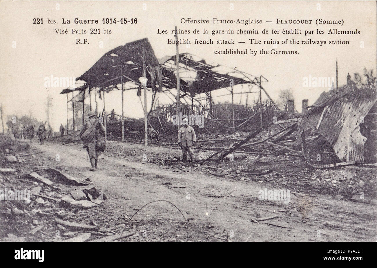 Questa immagine mostra le rovine di una stazione ferroviaria di Flaucourt, in Francia, distrutta durante l'offensiva franco-britannica nella prima guerra mondiale. La stazione fu una volta istituita dalle forze tedesche durante la loro occupazione. Foto Stock