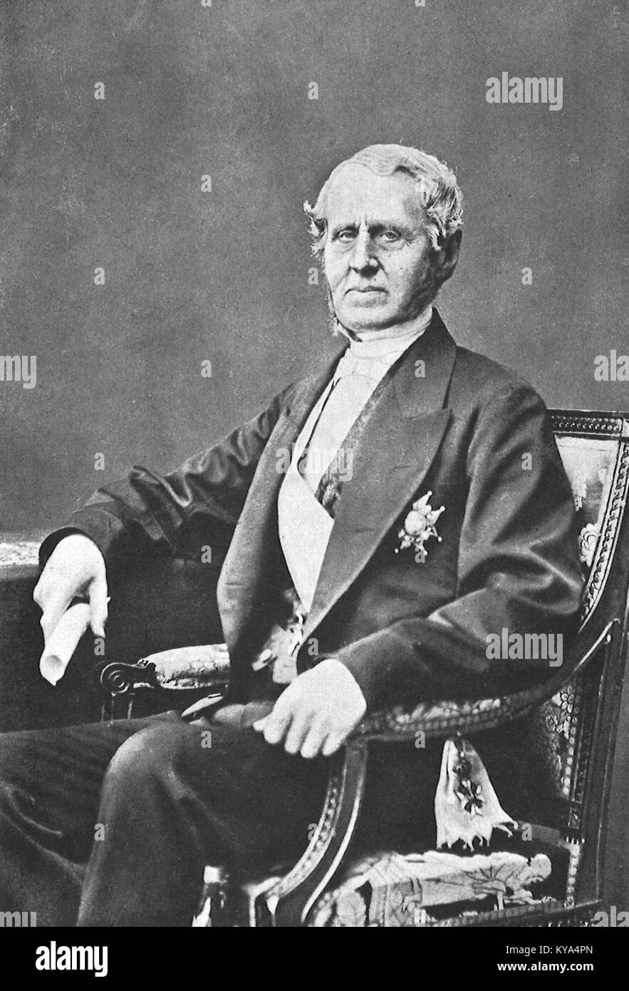 Ritratto di Gustaf Adolf vive Sparre, una figura svedese, che mostra abbigliamento, tratti facciali e stile ritratto all'inizio del XX secolo, documentato nel 1915 da Lagerberg. Foto Stock