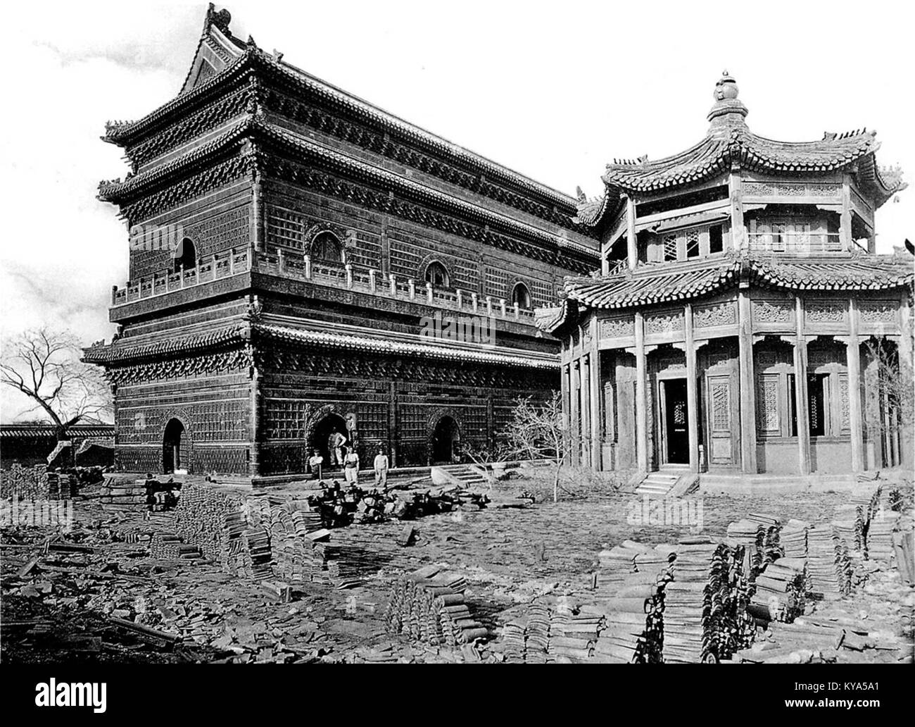 Il tempio di Wan-fo-lou a nord del laghetto del Loto mostra l'architettura religiosa, tra cui il design strutturale, la disposizione e l'ambiente circostante. Foto Stock