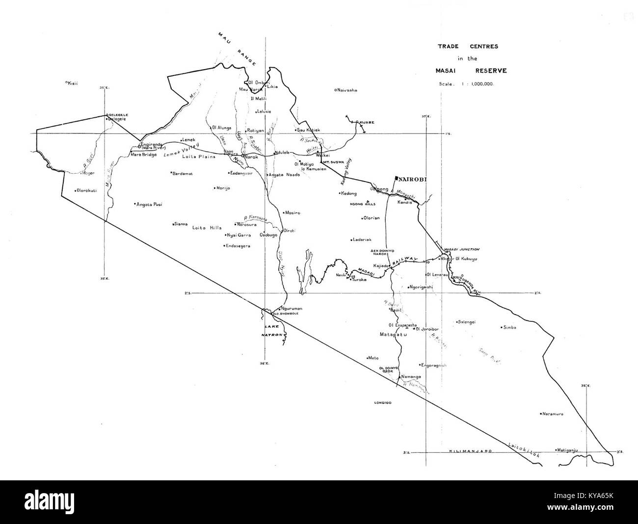 I centri commerciali Masai sono mercati tradizionali in Kenya e Tanzania, che facilitano il commercio di bestiame, attrezzi, artigianato e beni culturali, fondamentali per la vita economica e sociale. Foto Stock