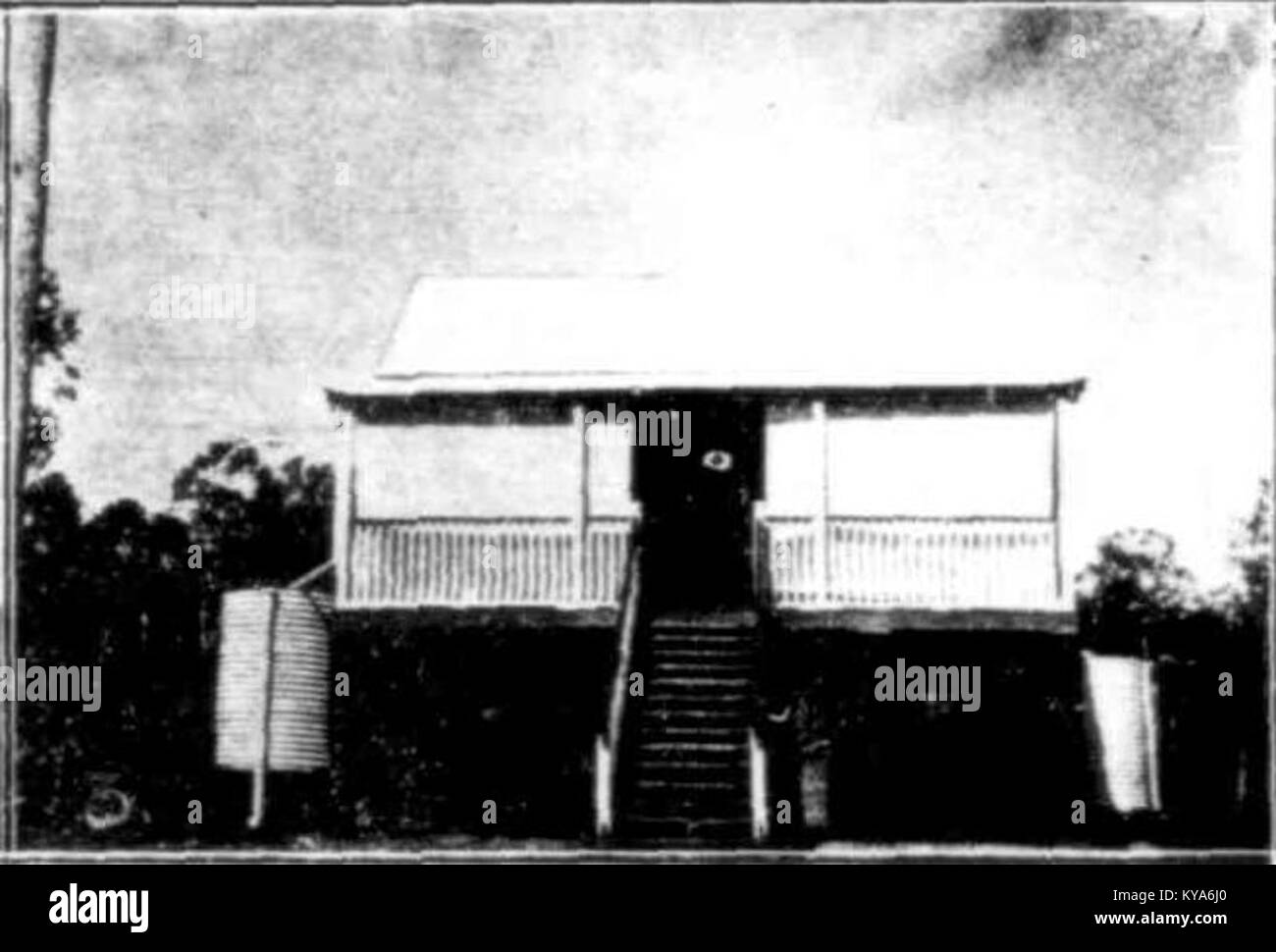 Una fotografia del 1924 della Willmott State School con la maestra Miss Rankin e gli studenti. L'immagine illustra l'istruzione e gli ambienti scolastici dei primi anni del XX secolo. Foto Stock