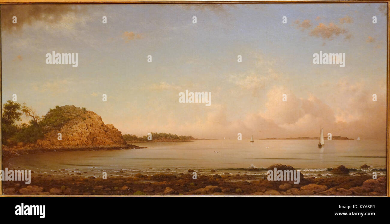 Questo dipinto ad olio del 1862 di Martin Johnson Heade, intitolato *Singing Beach, Manchester*, ritrae un tranquillo paesaggio costiero negli Stati Uniti. L'opera è ora ospitata presso il Museo Nacional Centro de Arte Reina Sofía. Foto Stock