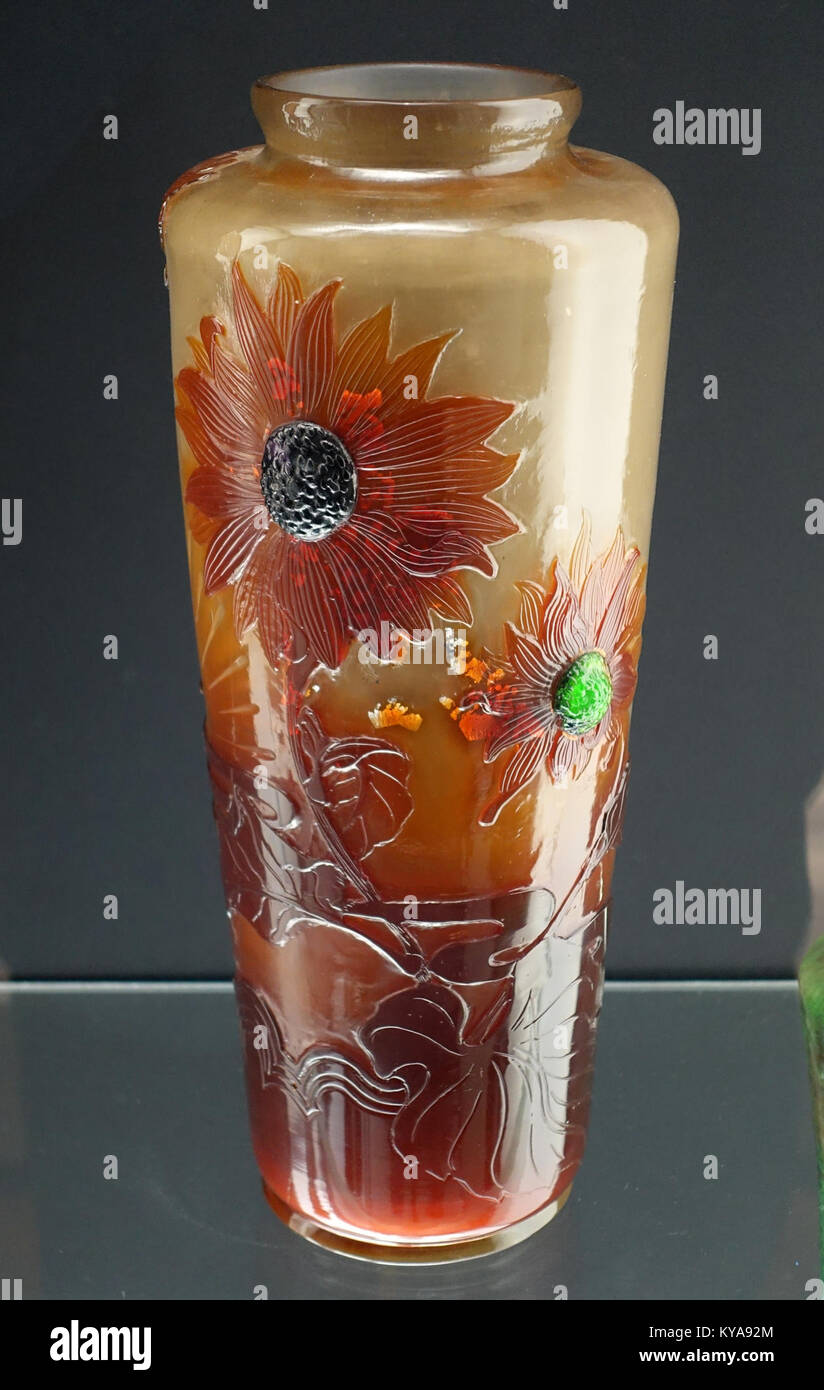 Vaso in vetro "Helianthe" di Emile Gallé, 1898, che esemplifica il design Art Nouveau, parte della collezione del Museo Bröhan di Berlino. Foto Stock