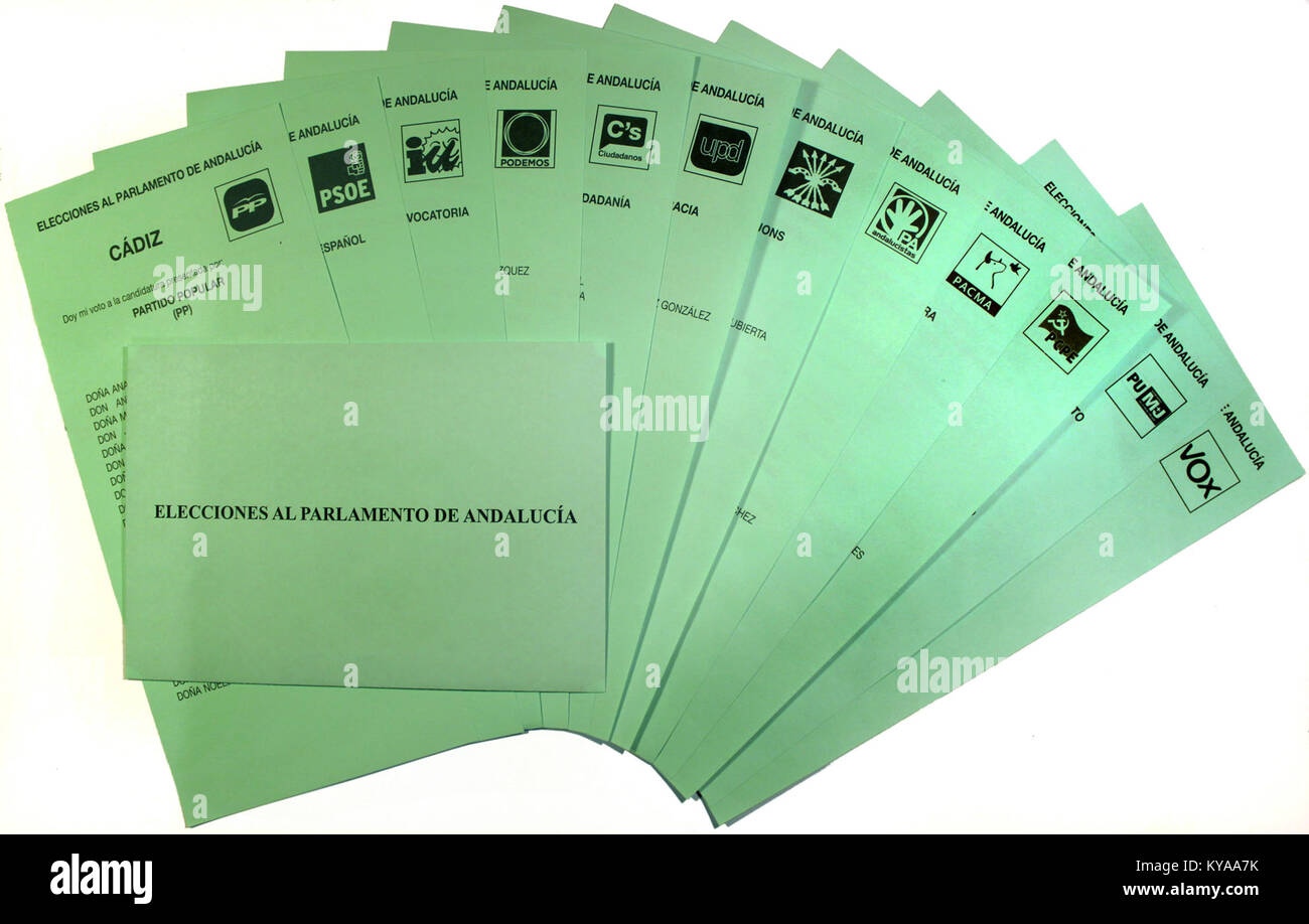 Le elezioni elettorali del 2015 per il Parlamento di Andalucía rappresentano un momento significativo nella storia democratica spagnola. Le schede documentano il processo politico e le elezioni nella comunità autonoma di Andalucía. Foto Stock