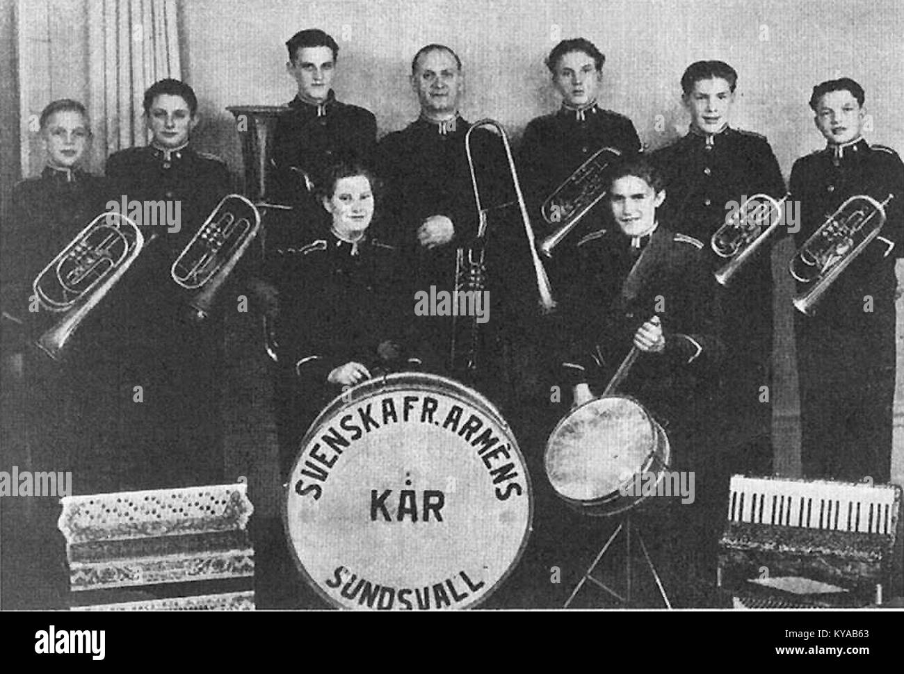 Il coro dell'Esercito della salvezza svedese di Sundsvall si esibisce, rappresentando le attività religiose, musicali e comunitarie dell'organizzazione, contribuendo alla vita culturale della città. Foto Stock