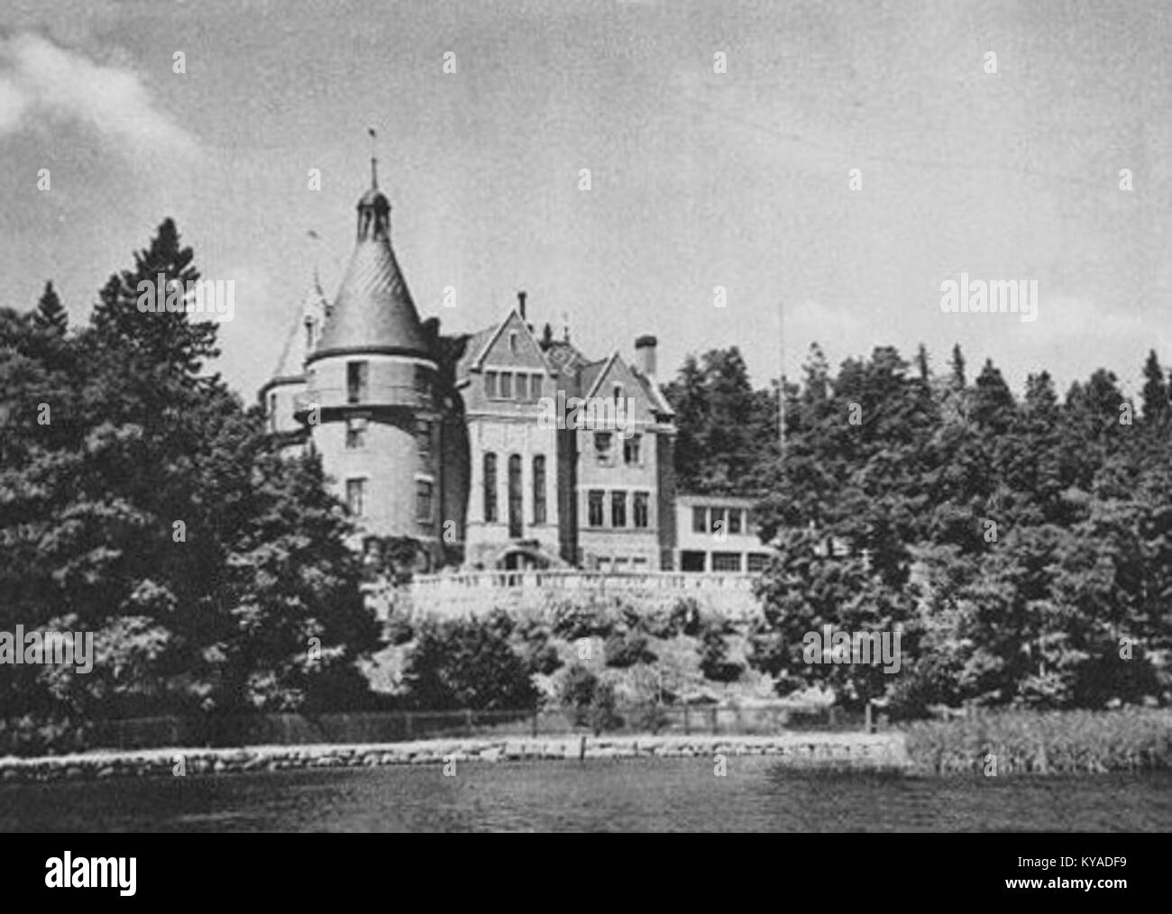 Villa Skärtofta è una casa costruita in Svezia nel 1940; riflette l'architettura domestica del periodo e conserva elementi stilistici del design residenziale svedese della metà del XX secolo. Foto Stock