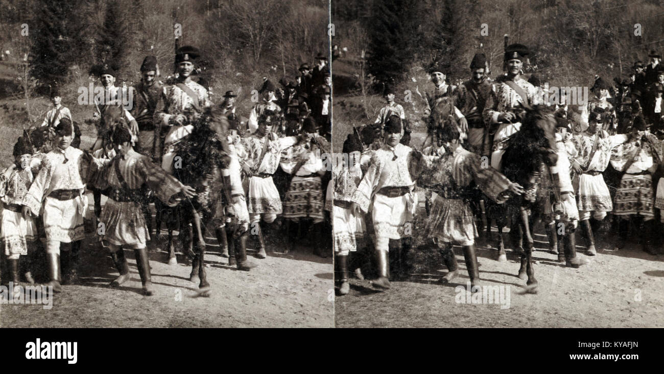 Questa immagine cattura una scena del festival Oláh, un'importante celebrazione culturale in Ungheria. Il festival onora le tradizioni e il patrimonio del popolo Oláh, riflettendo la ricca diversità culturale del paese. Foto Stock