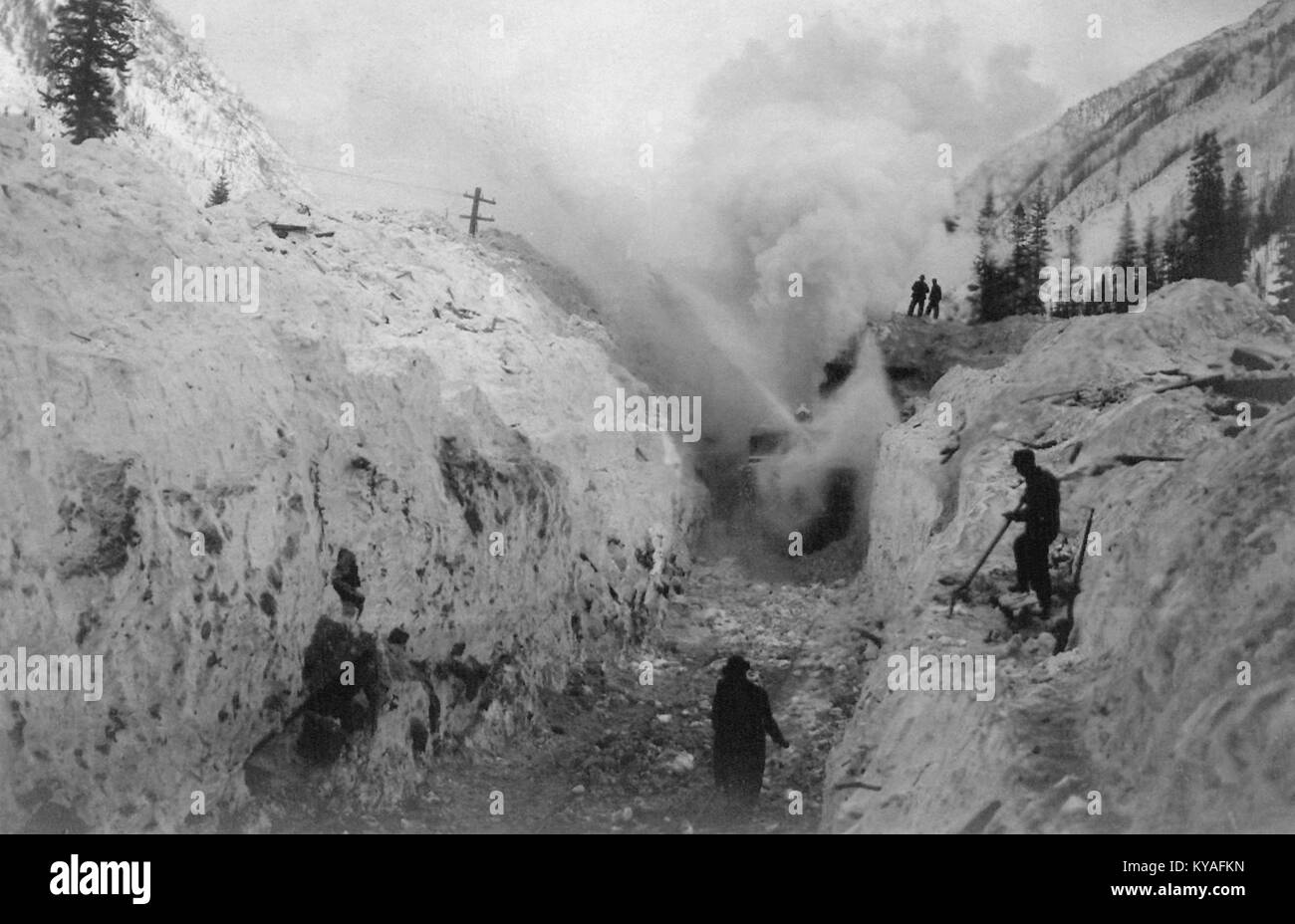 Fotografia dello spazzaneve rotante n. 6, che documenta le attrezzature storiche di manutenzione ferroviaria e il suo ruolo nelle operazioni di sgombero della neve. Foto Stock