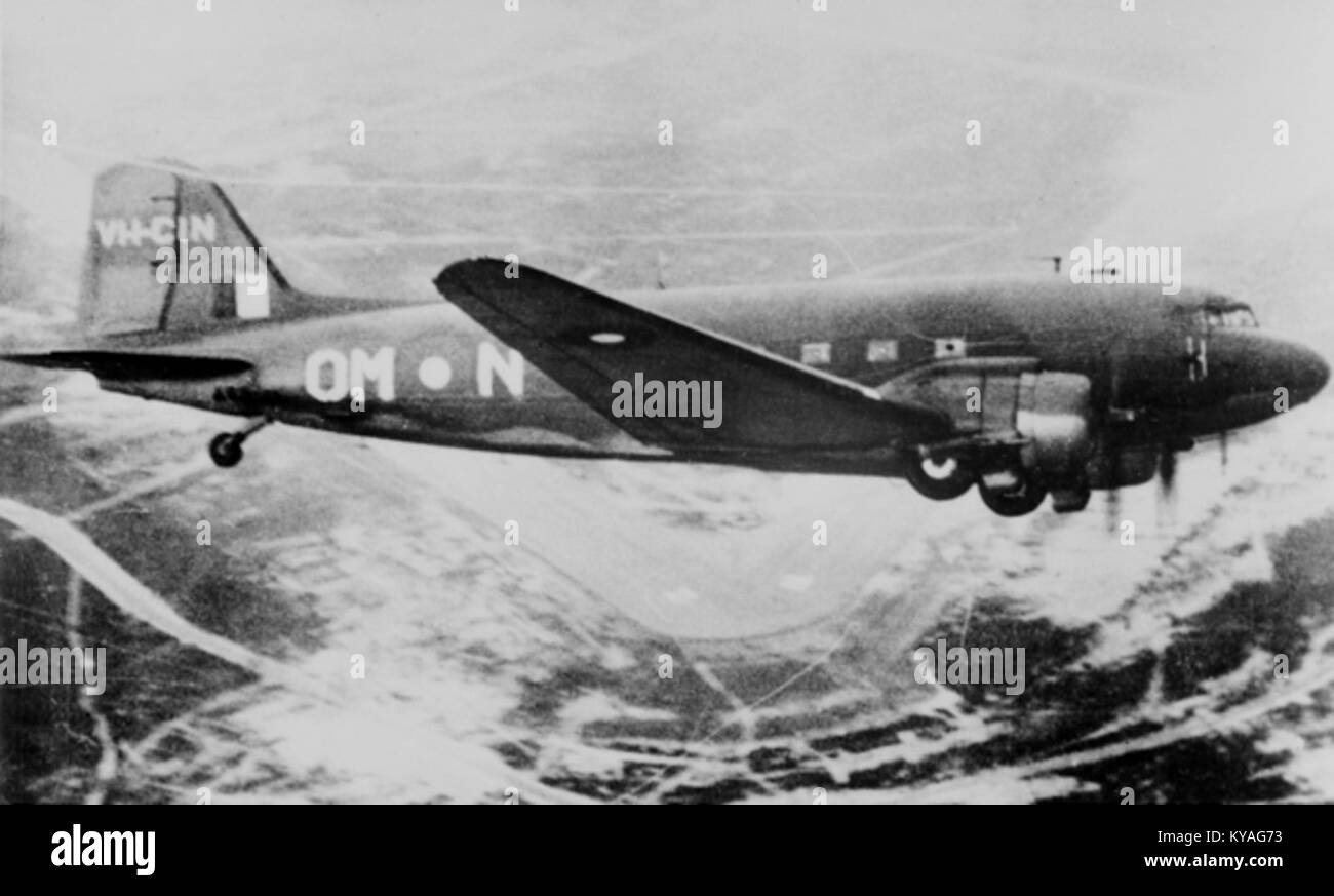No. 37 Squadron RAAF Dakota 1945 (AWM P01627.001) Foto Stock