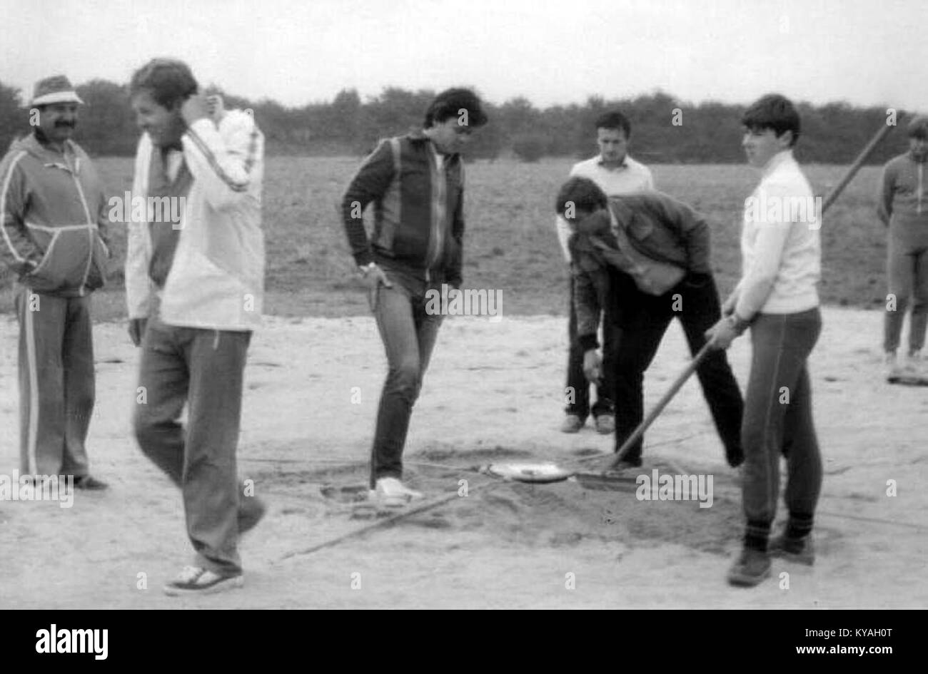 Un record dei Campionati polacchi di precisione di paracadutismo 1985 a Gliwice, documentando i dettagli dell'evento, i partecipanti e i risultati. Foto Stock