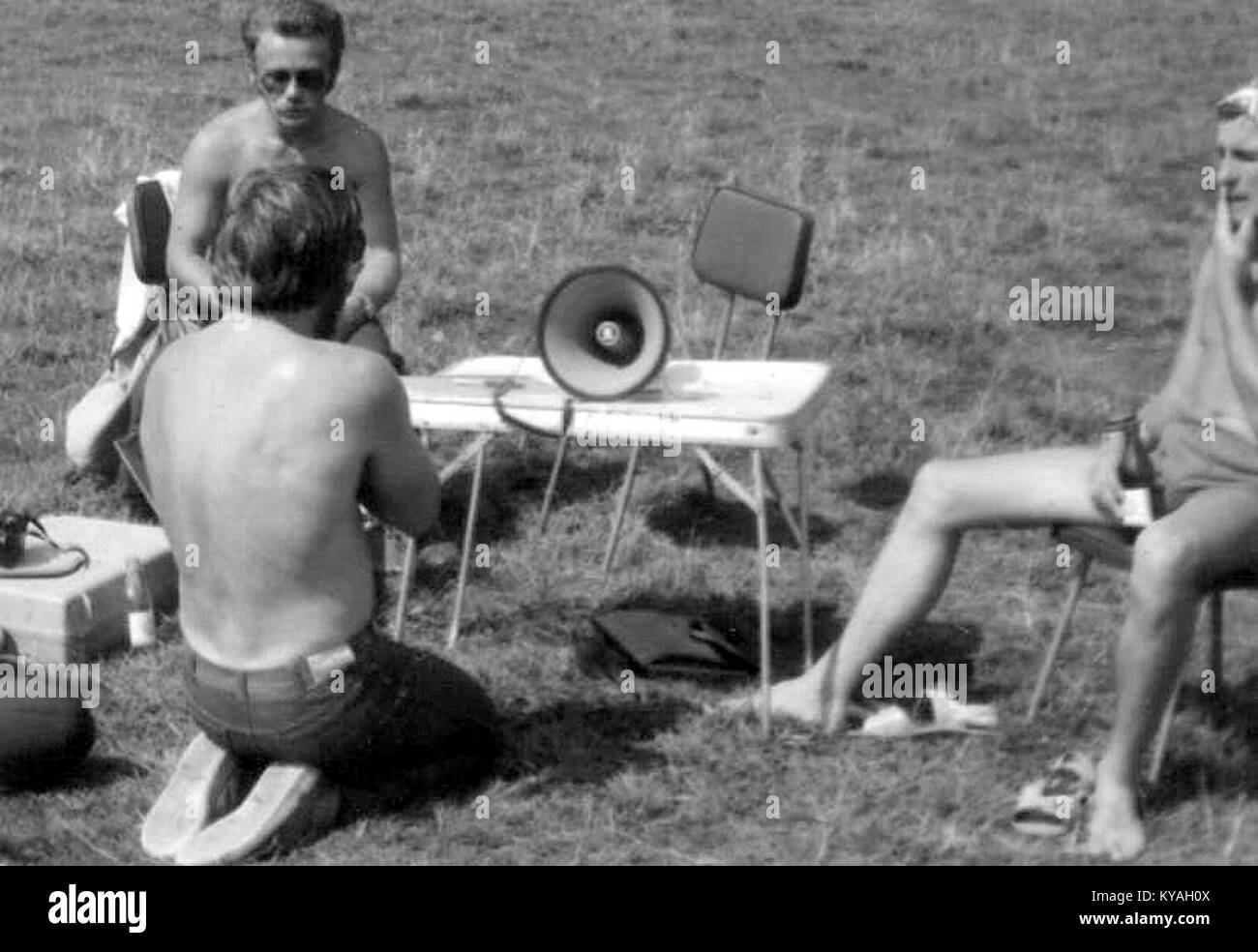 Il campionato polacco di precisione di paracadutismo 1985 a Gliwice ha visto i paracadutisti gareggiare per la precisione di atterraggio, mettendo in evidenza le abilità sportive e le competizioni nazionali. Foto Stock