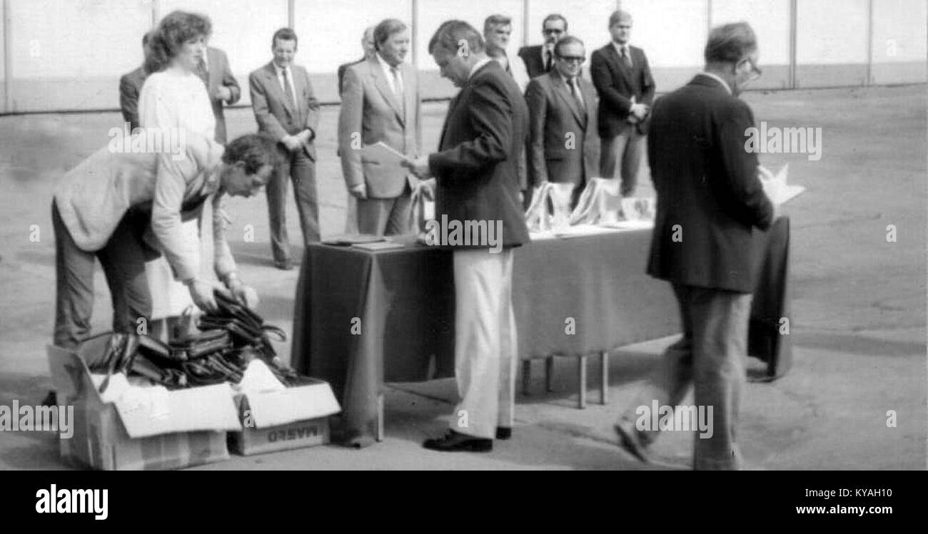 Il campionato polacco di precisione di paracadutismo 1985 a Gliwice dimostra capacità di paracadutismo, precisione di atterraggio e organizzazione di eventi sportivi Foto Stock