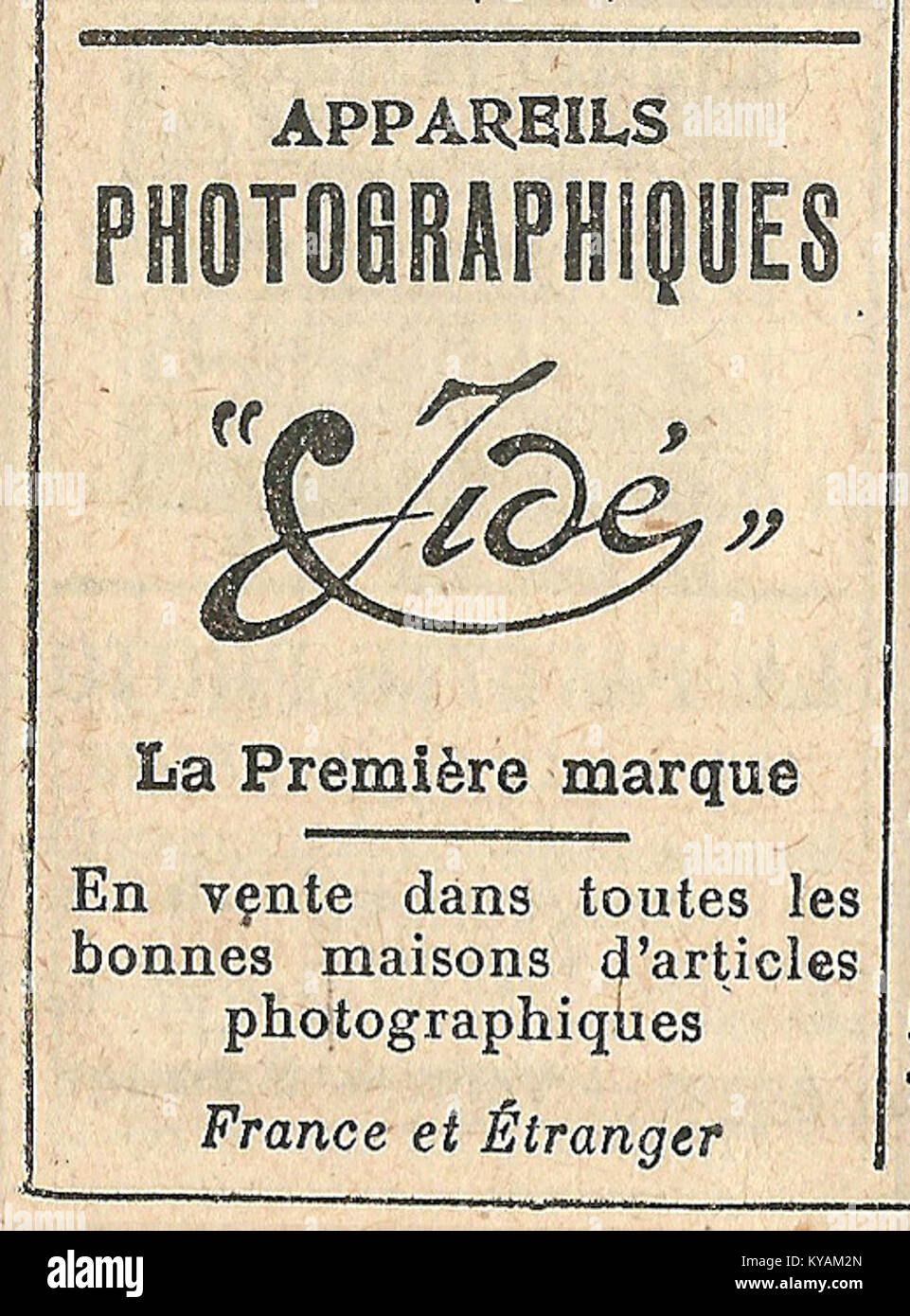 L'annuncio pubblicitario del 1921 per le fotocamere Jidé mette in evidenza le offerte del marchio in apparecchiature fotografiche. Jidé, un'azienda francese, era nota per le sue macchine fotografiche all'inizio del XX secolo, che si rivolgevano sia a fotografi amatoriali che a professionisti. Foto Stock