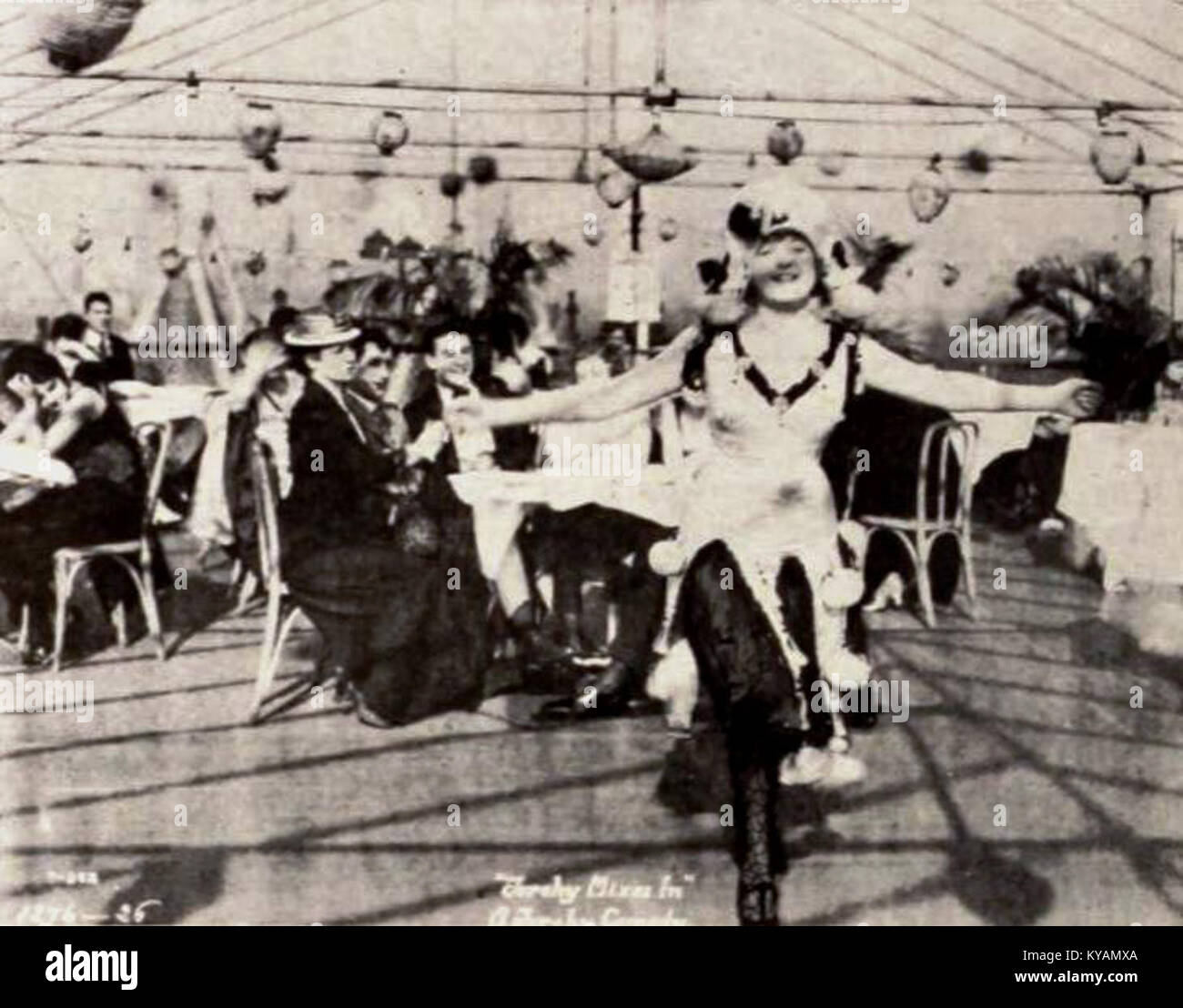 Il film muto "Torchy Mixes in" (1921) presenta il personaggio di Torchy in situazioni umoristiche, illustrando la produzione cinematografica dei primi anni del XX secolo, la narrazione comica e le tecniche del cinema muto. Foto Stock