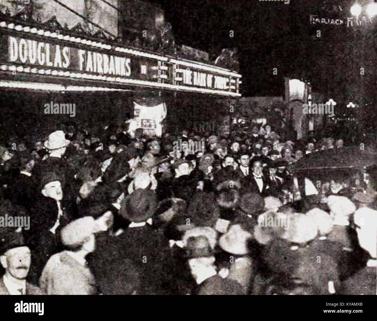 The Mark of Zorro (1920) è un film d'avventura muto proiettato al New Mission Theater di Los Angeles, raffigurante l'eroe mascherato Zorro e le sue azioni per la giustizia. Foto Stock