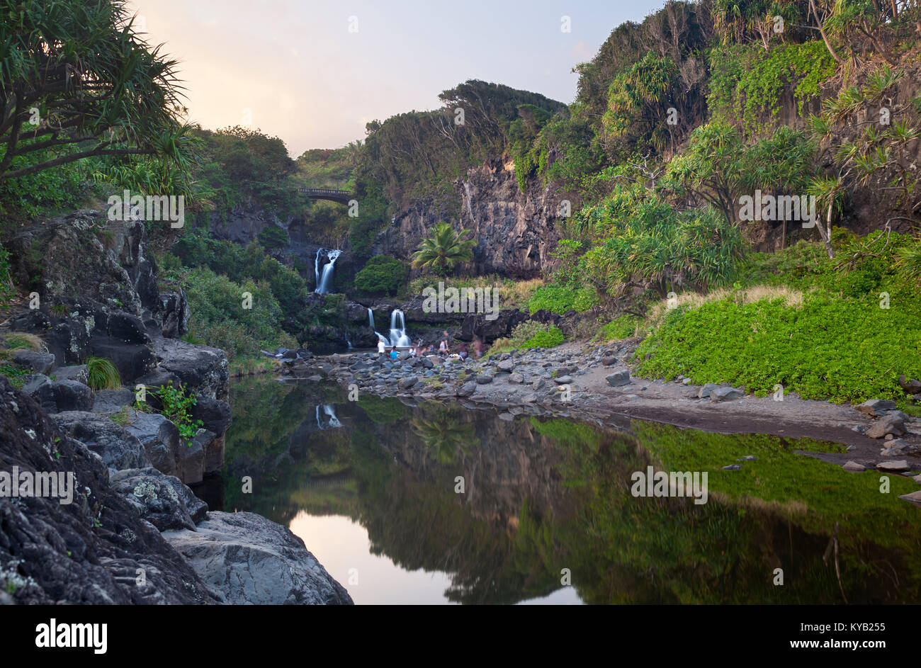 Le cascate e le piscine di Oheo Gulch, sette piscine sacra di Maui, Hawaii. Foto Stock