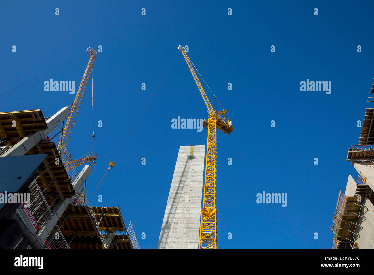 I lavori di costruzione del nuovo quartiere di capitale sviluppo di Cardiff City Centre, compresa una di 25 piani residenza per studenti (centro). Dal 11 gennaio 2018. Foto Stock