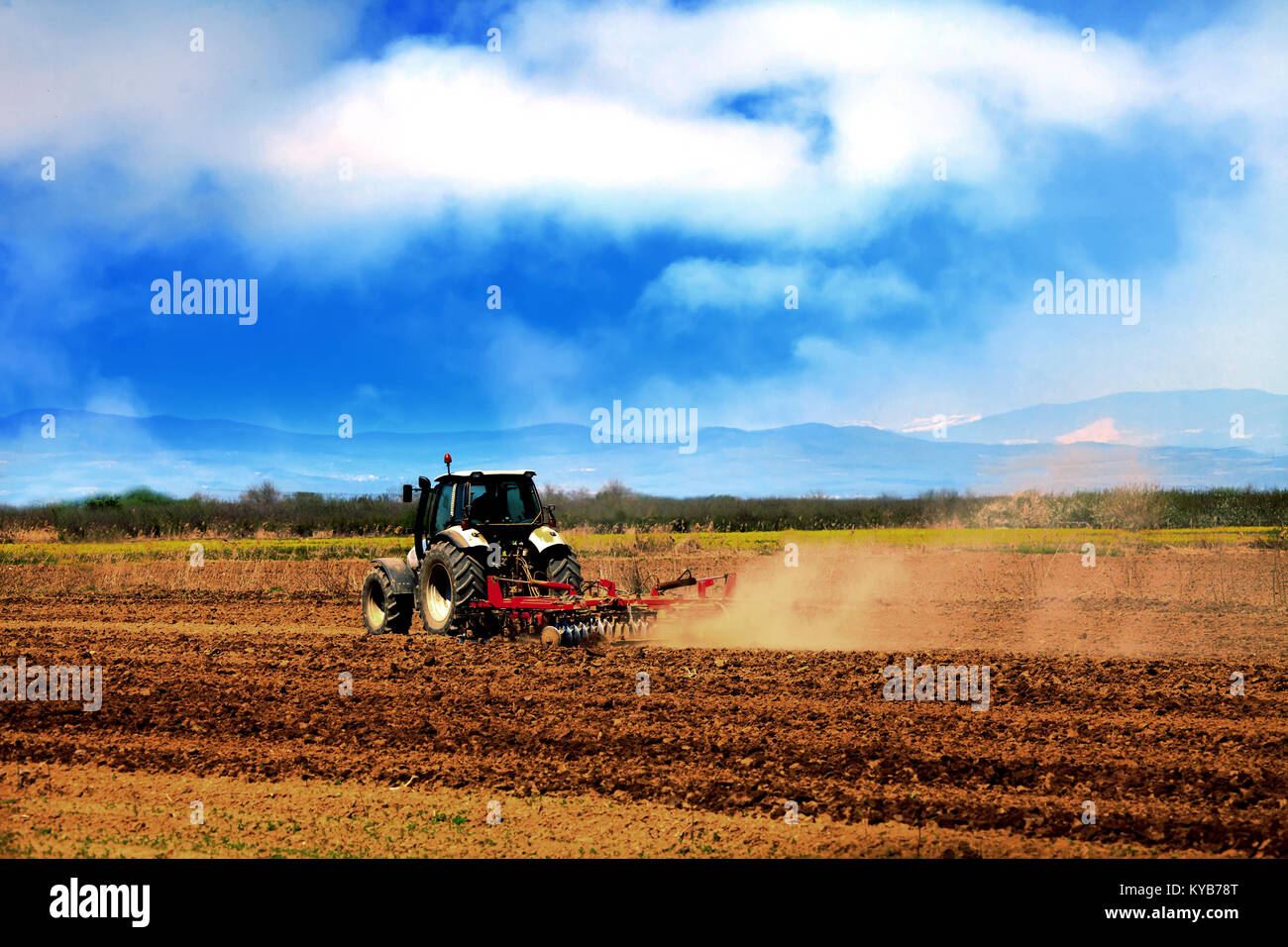 HDR agricoltura background industriale in estate sul campo Foto Stock