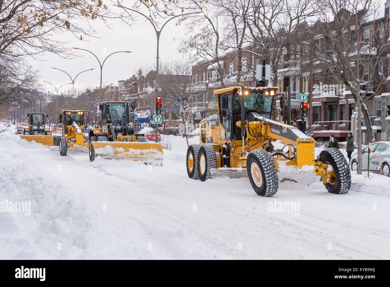 Montreal, Canada - 13 Gennaio 2018: spazzaneve sono la rimozione di neve  dalla strada Foto stock - Alamy